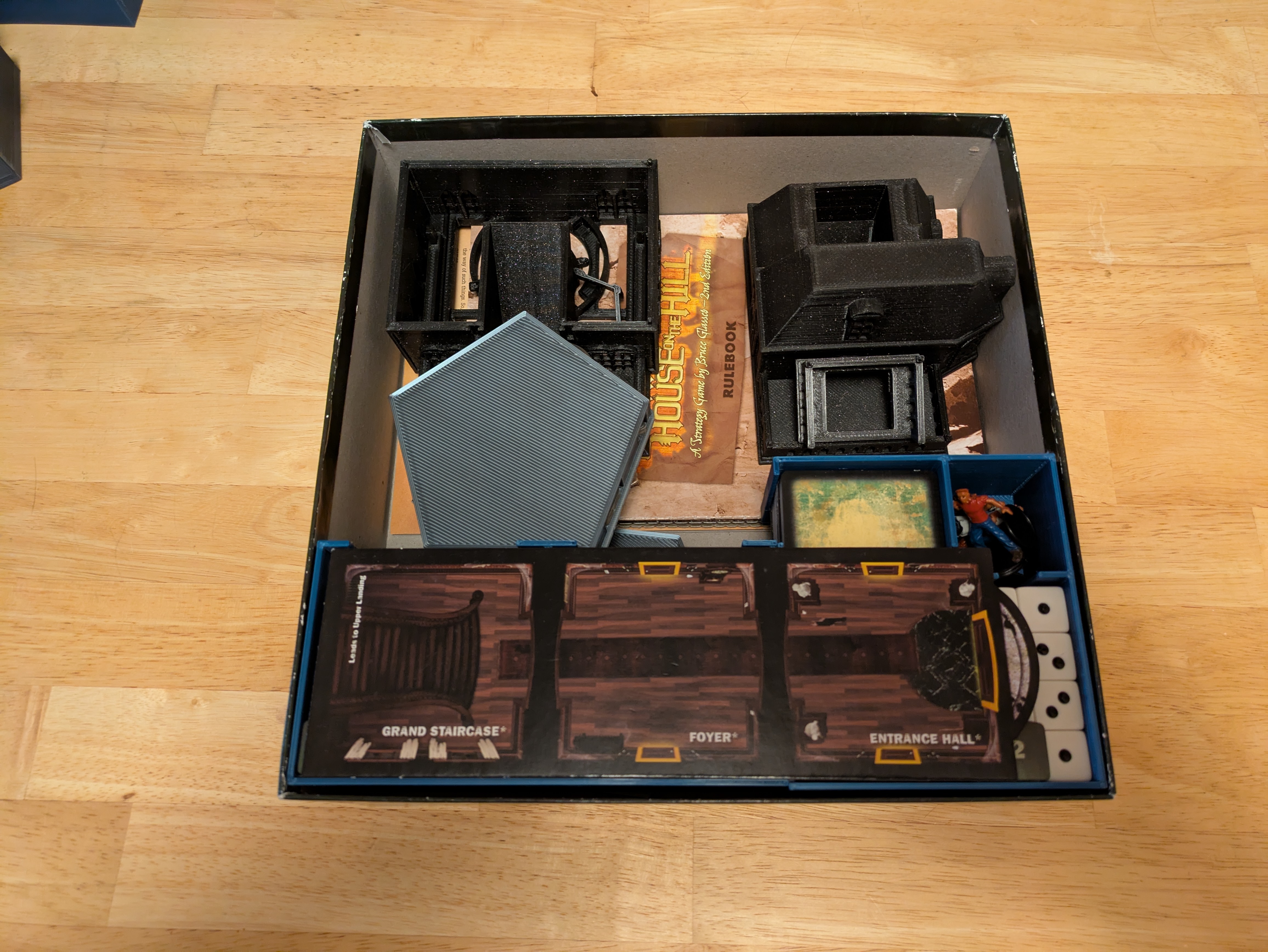 Betrayal box insert/organizer with space for haunted dice tower (2nd edition)