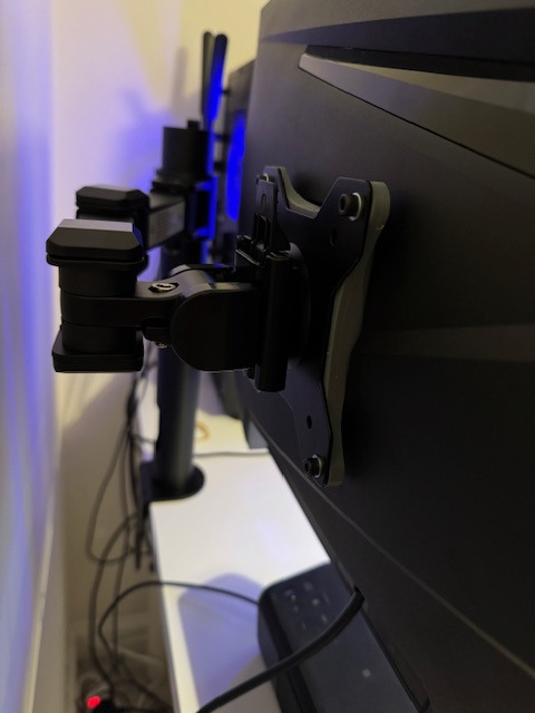 MSI G274F monitor mount for Amazon Basics Vesa Mount 75x75 to 100x100