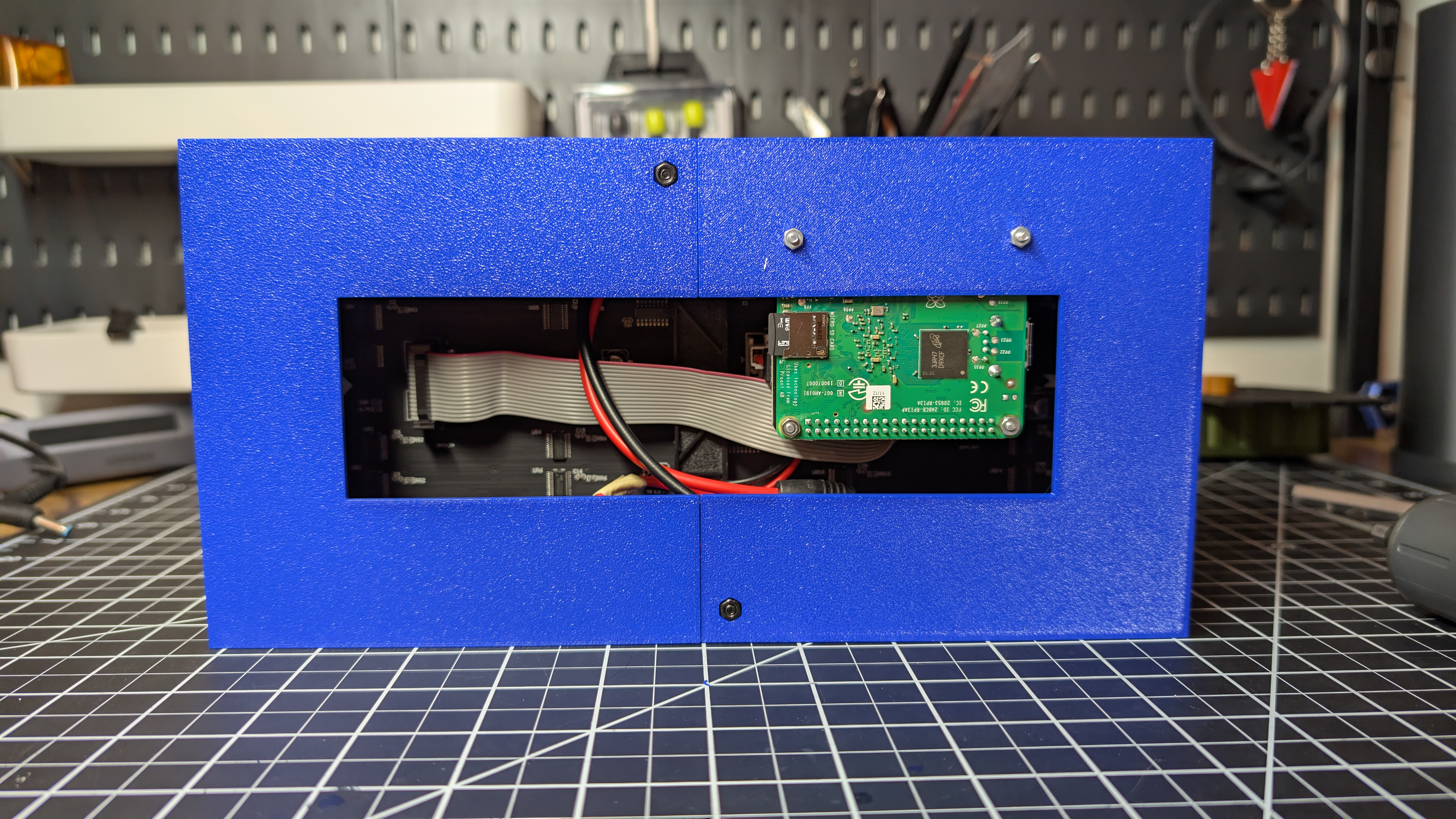 Miniatura 5 do modelo 3D Tracker Clock Case LED Matrix