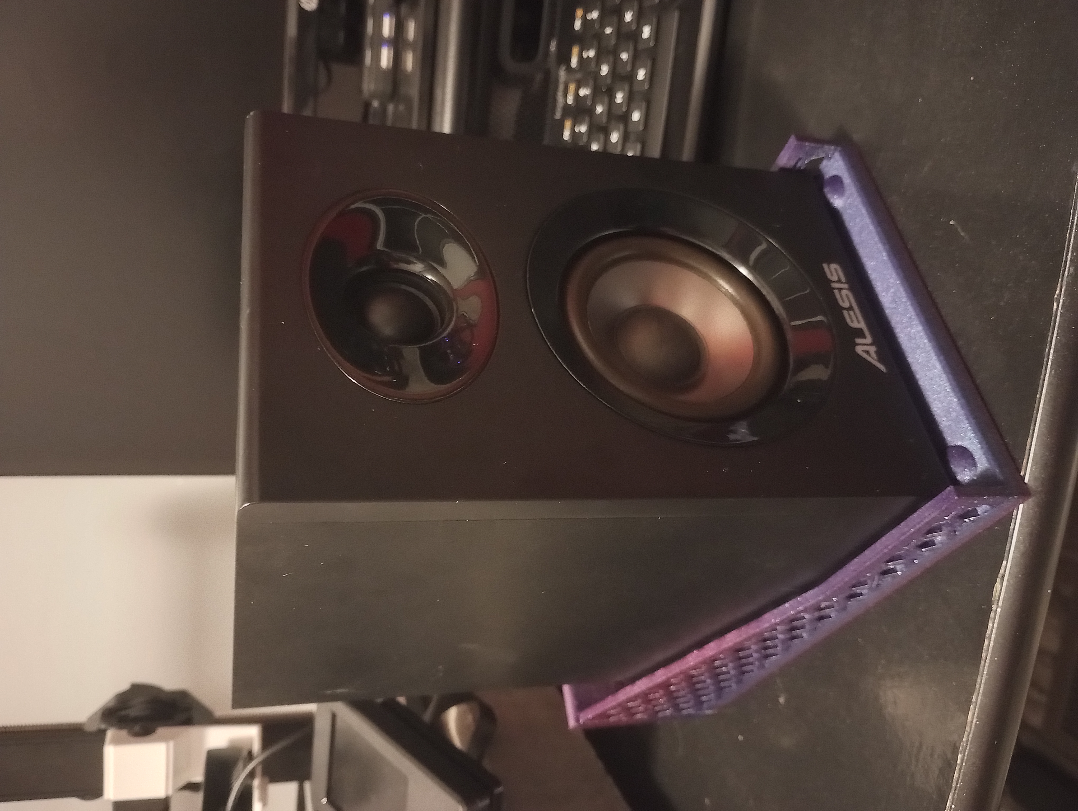 Alesis elevate 3 monitor wall mount shelf