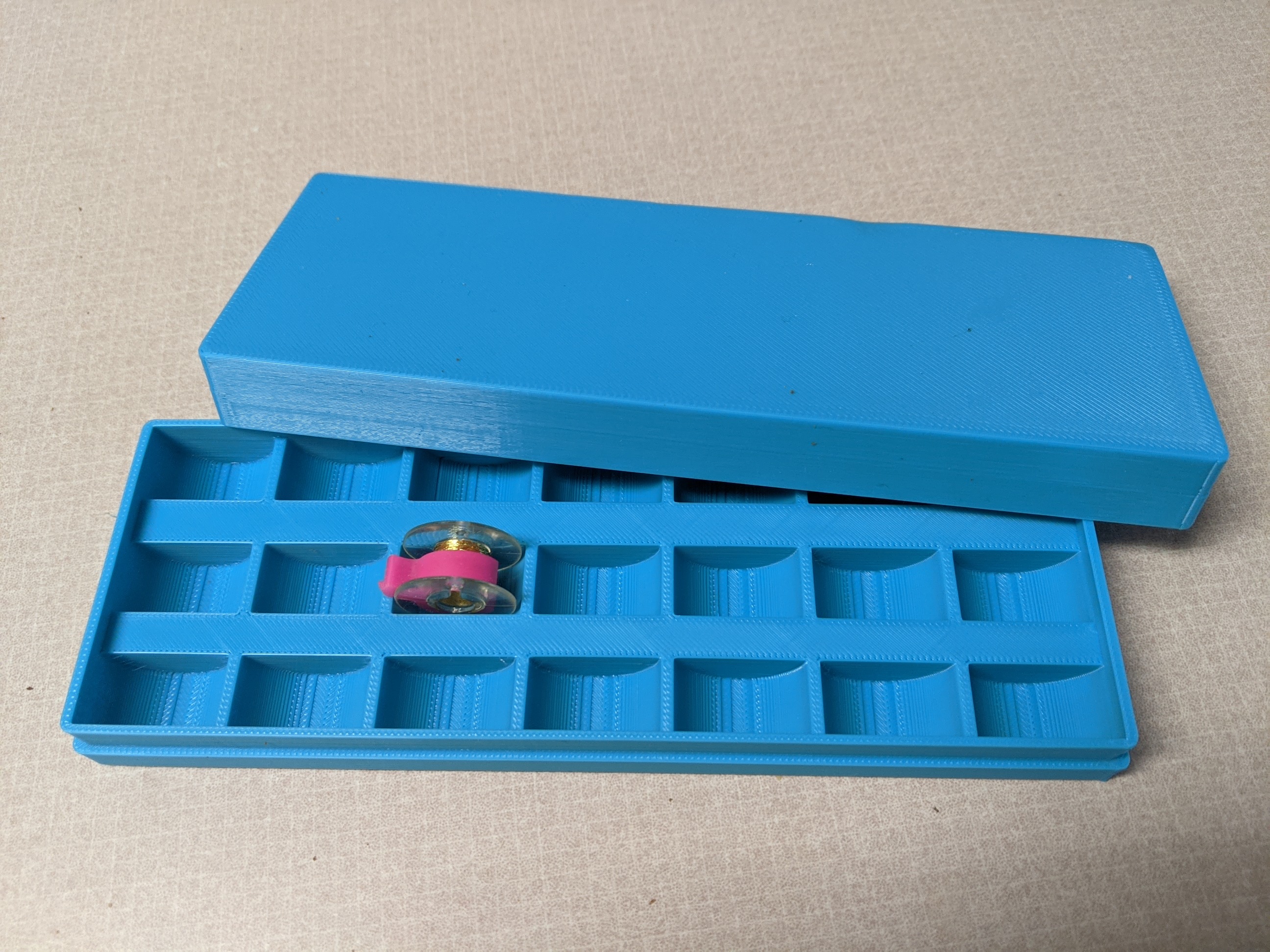 Miniatura 3 do modelo 3D Sewing machine bobbin box