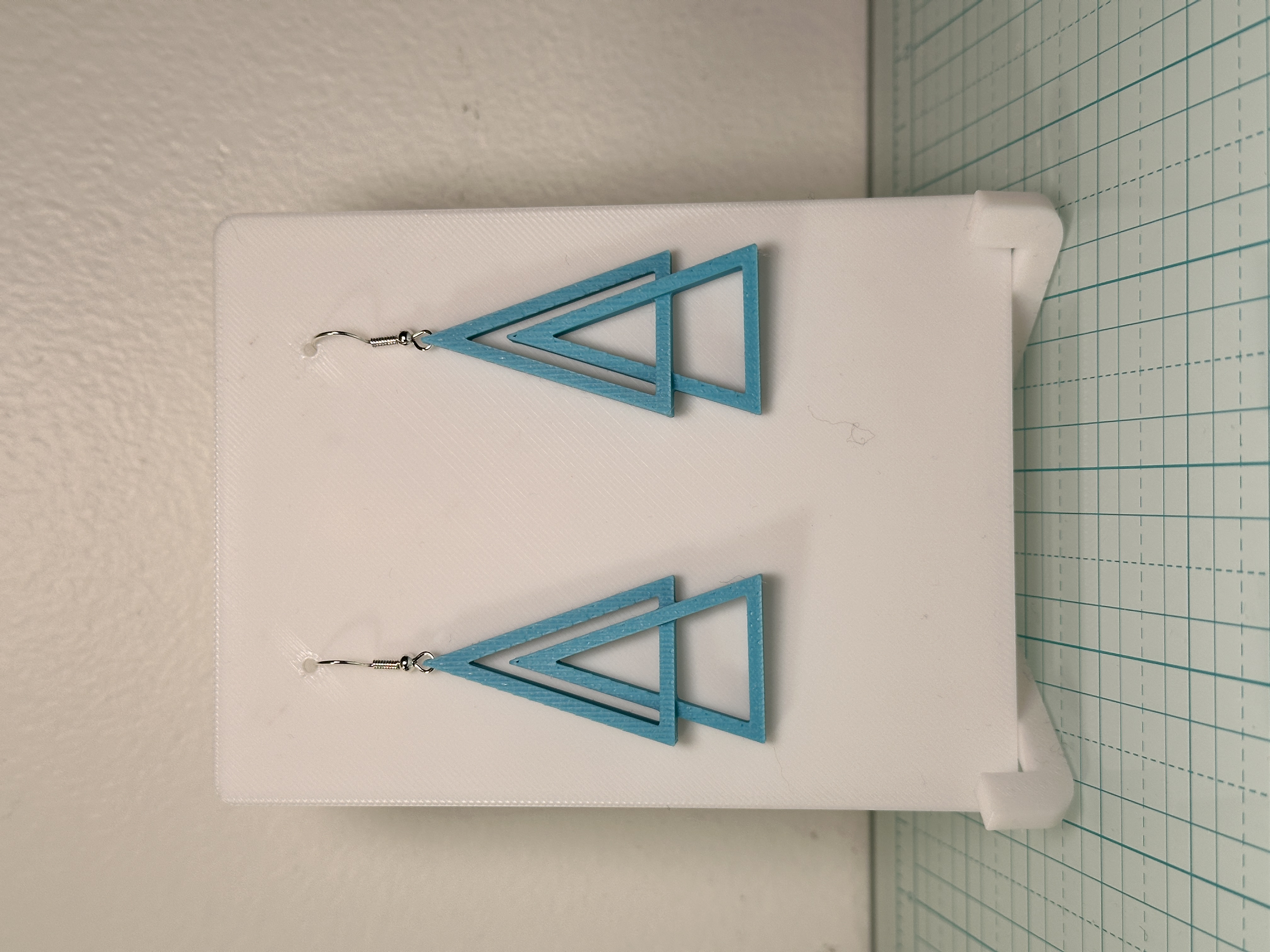 Miniatura 4 do modelo 3D Triangluar Earrings