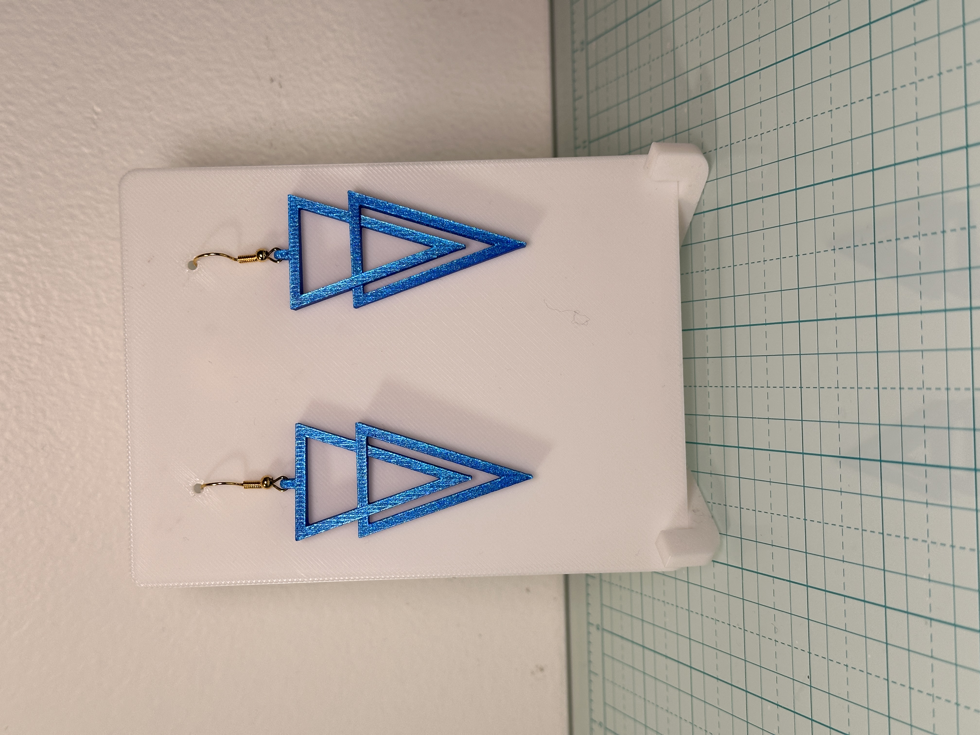 Miniatura 3 do modelo 3D Triangluar Earrings
