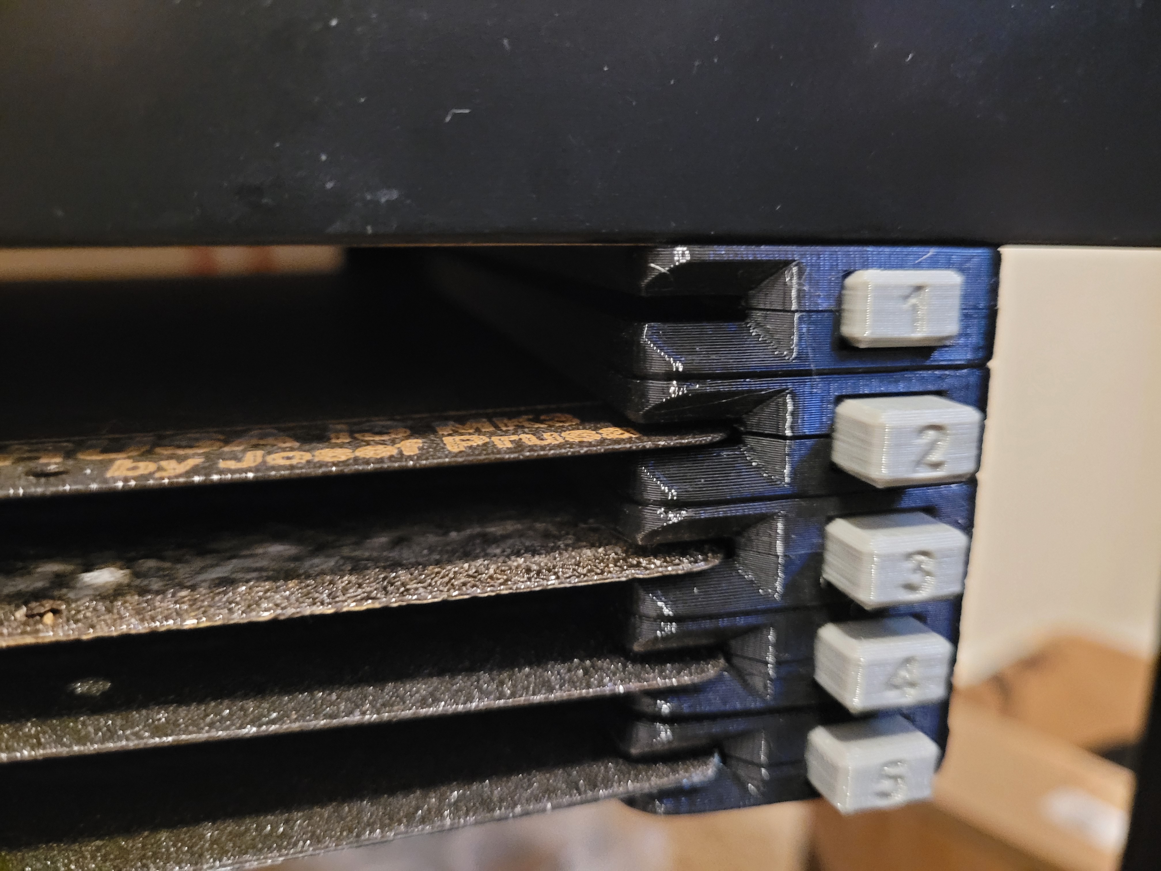 Expandable Steel Sheet Holder - Numbered Knobs