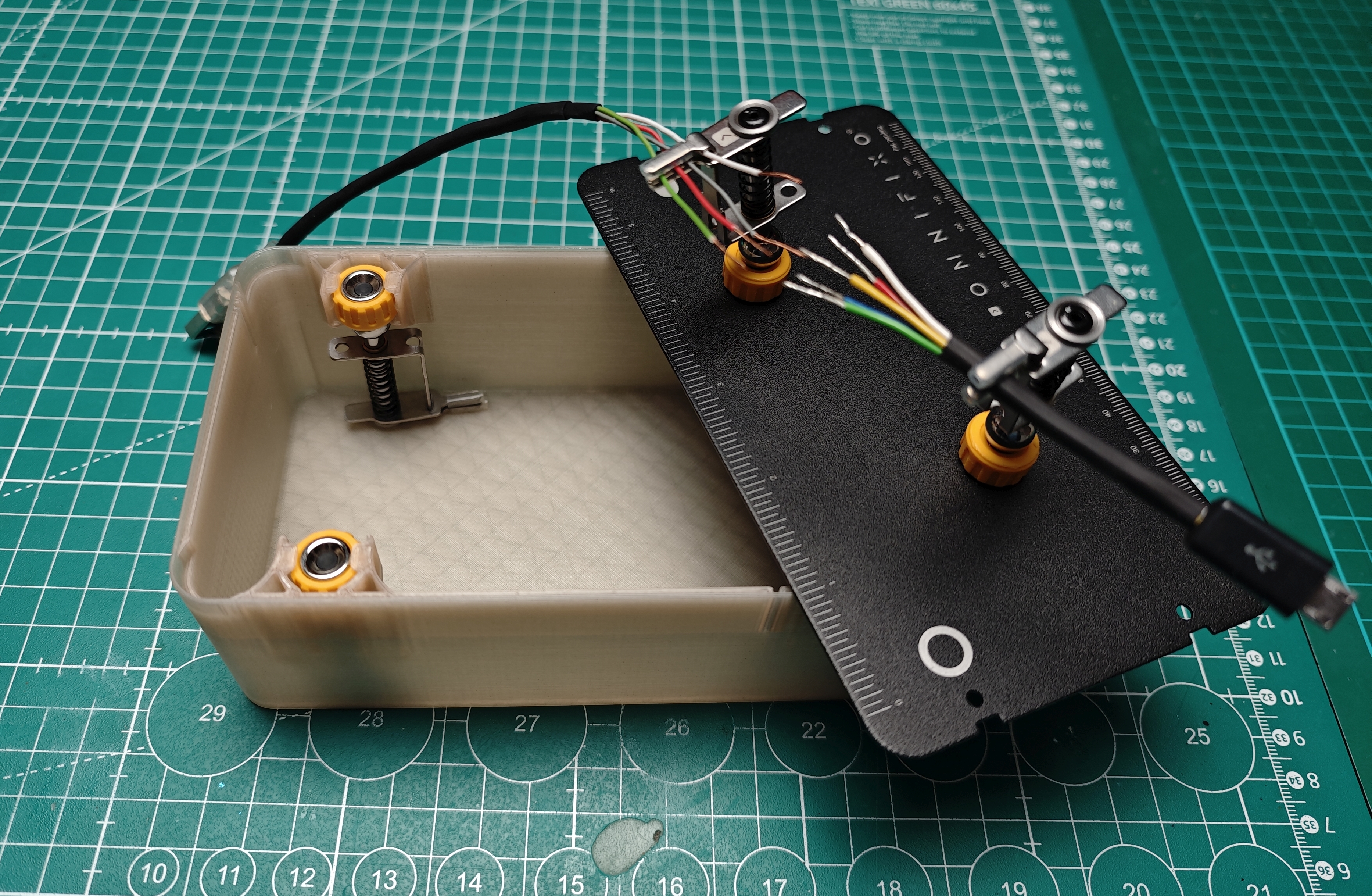 Omnifixo case/box with storage space 3D model thumbnail