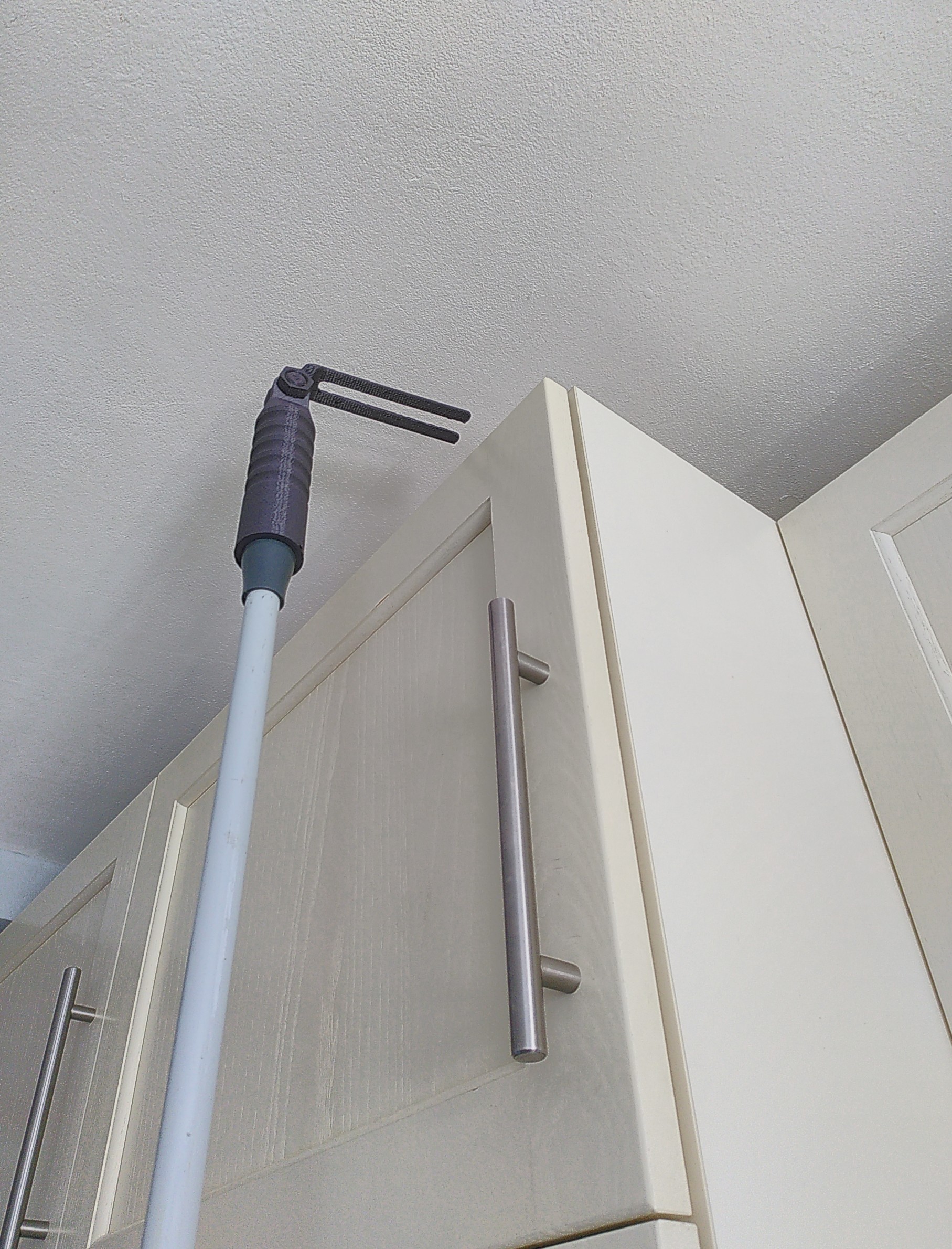 Swiffer Duster Handle, rotating and broom compatible