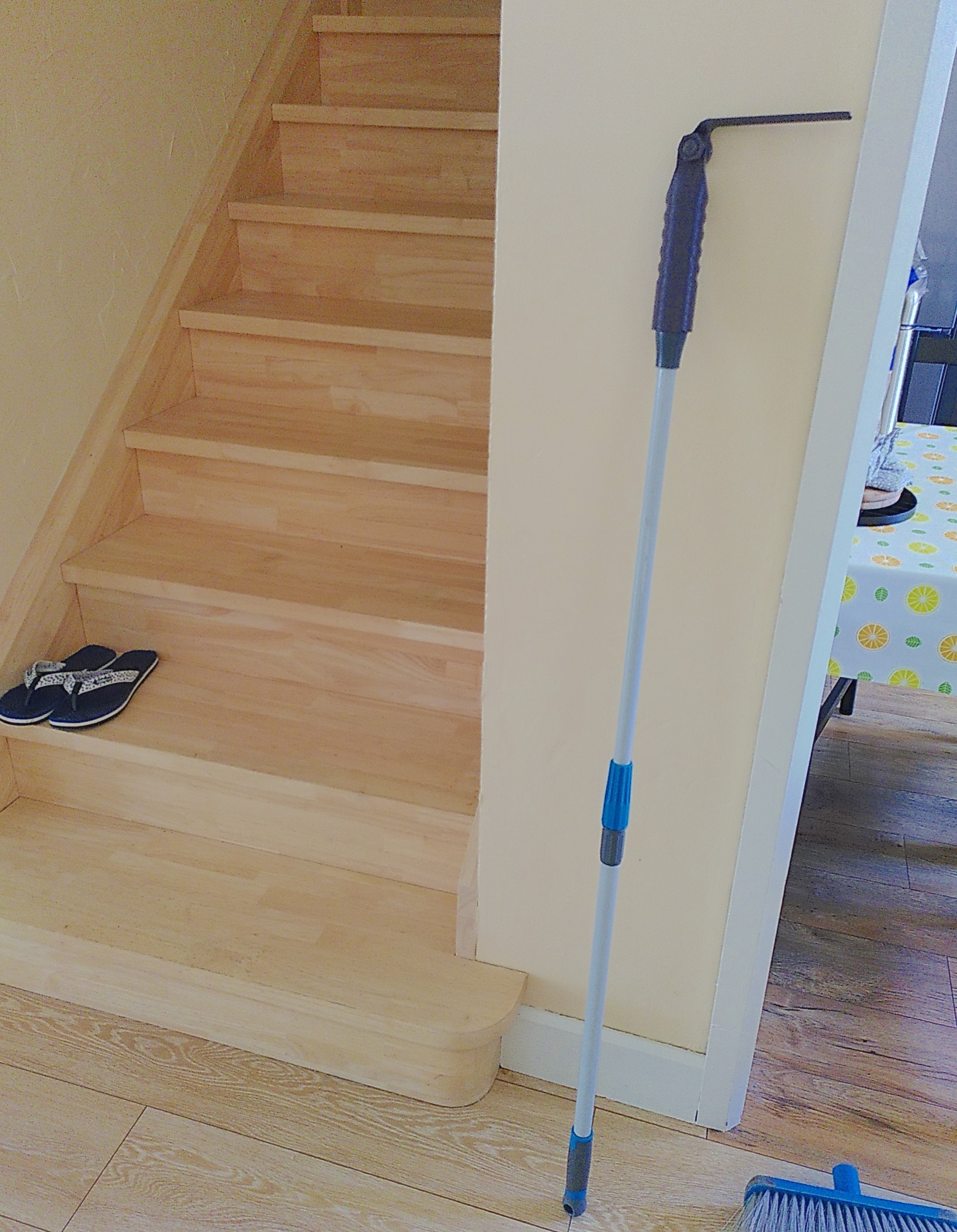 Swiffer Duster Handle, rotating and broom compatible — miniatura 4