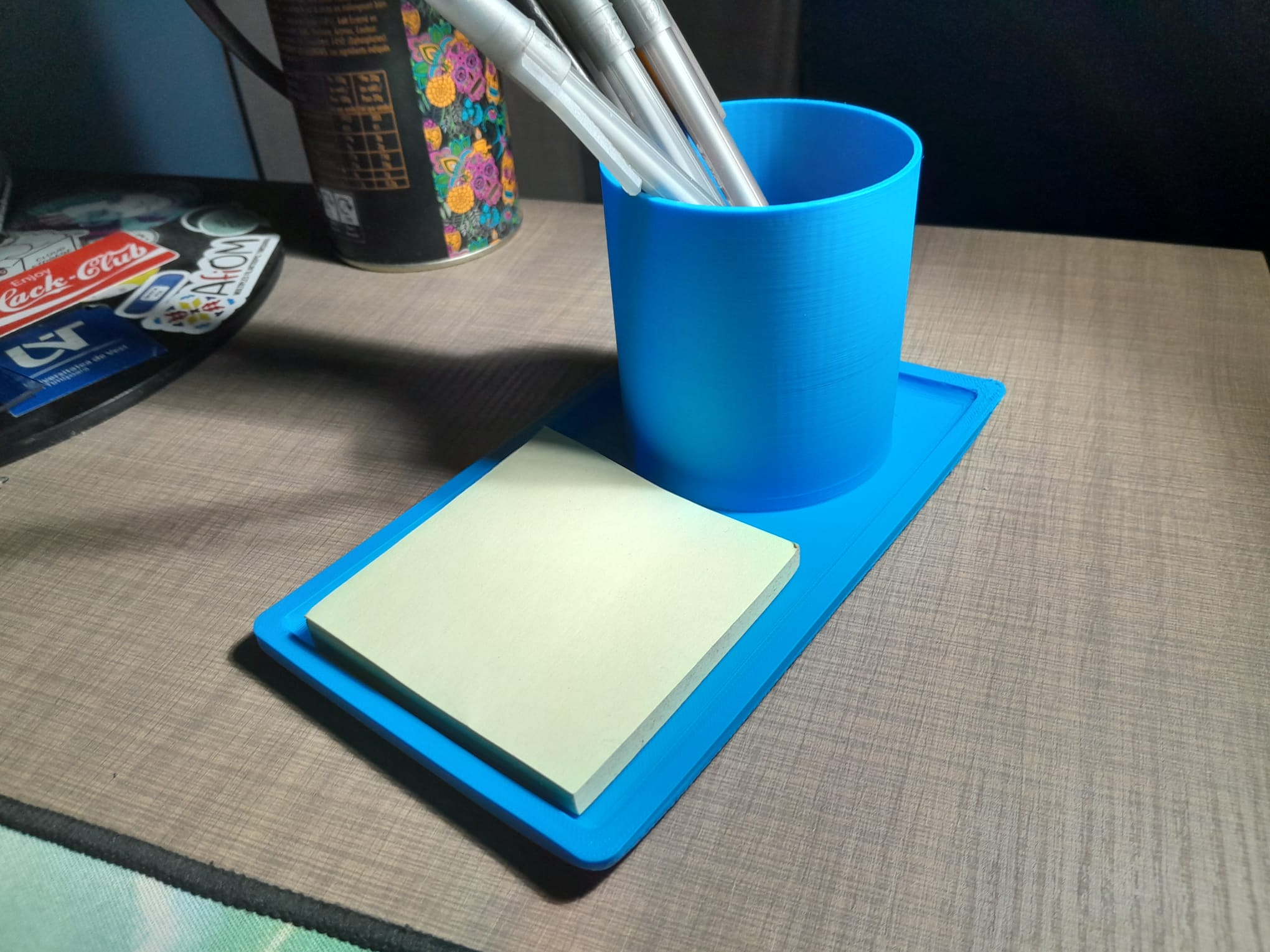 Pen(cil) holder with postnote plate