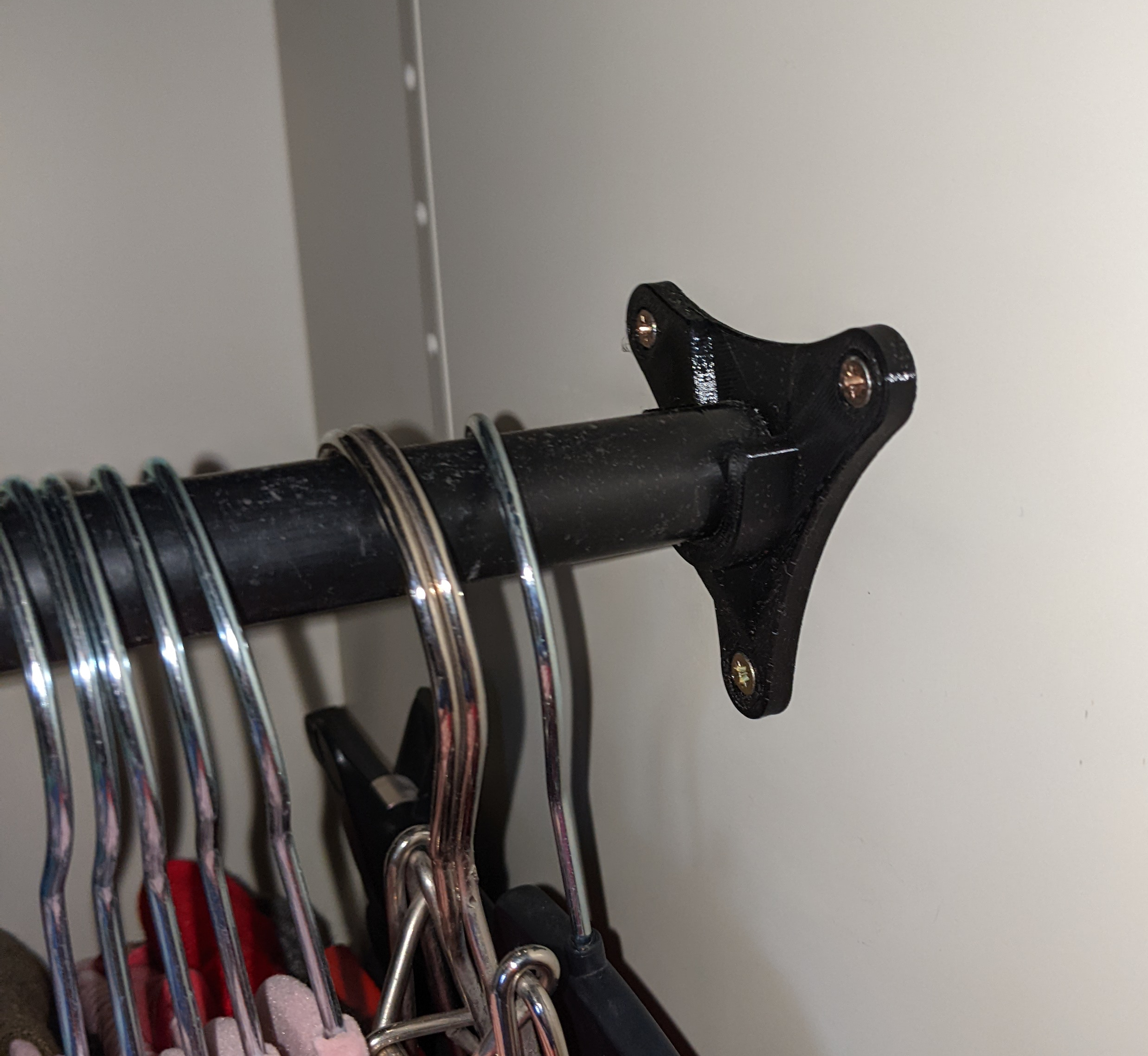 Closet rod holder/socket