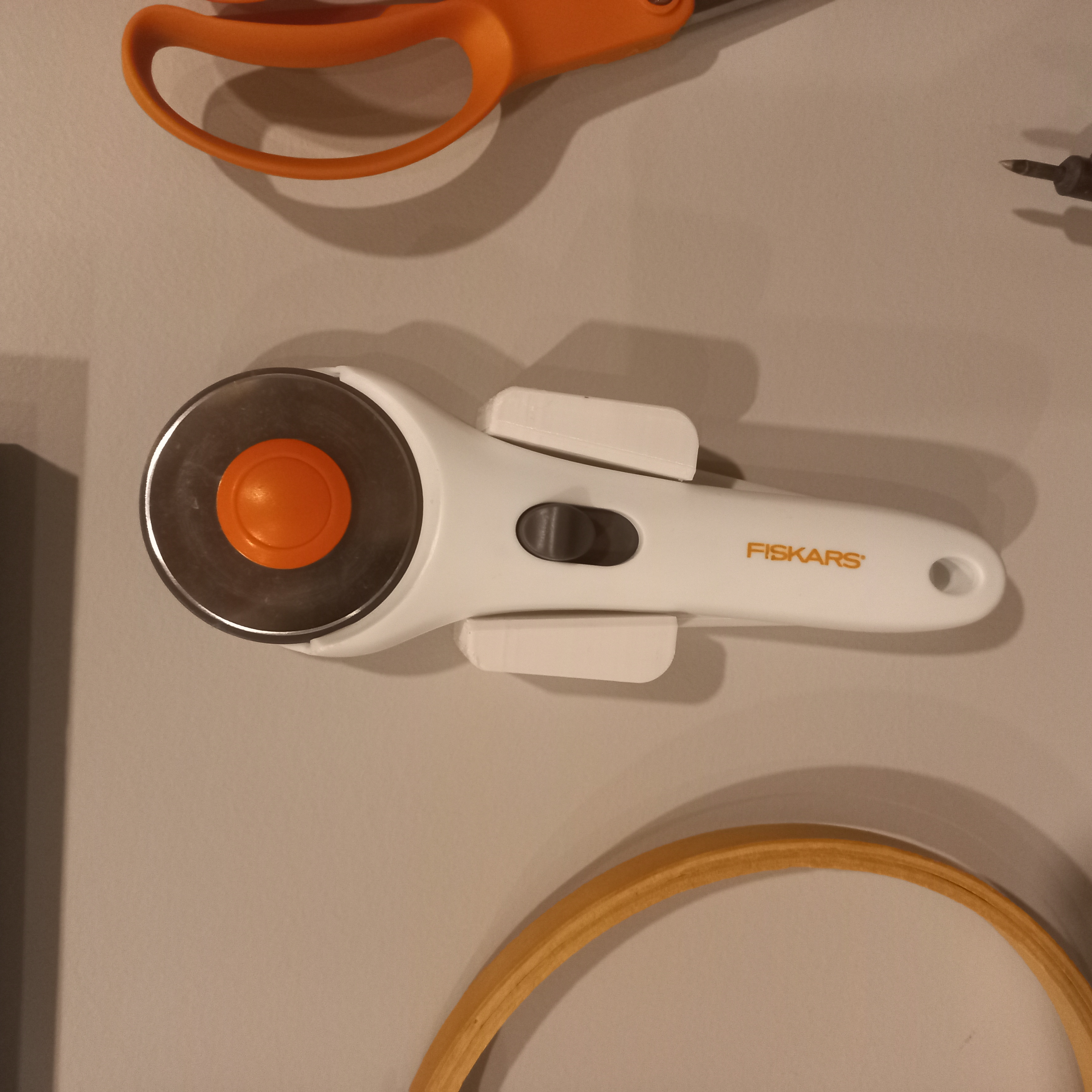 fabric cutter hook