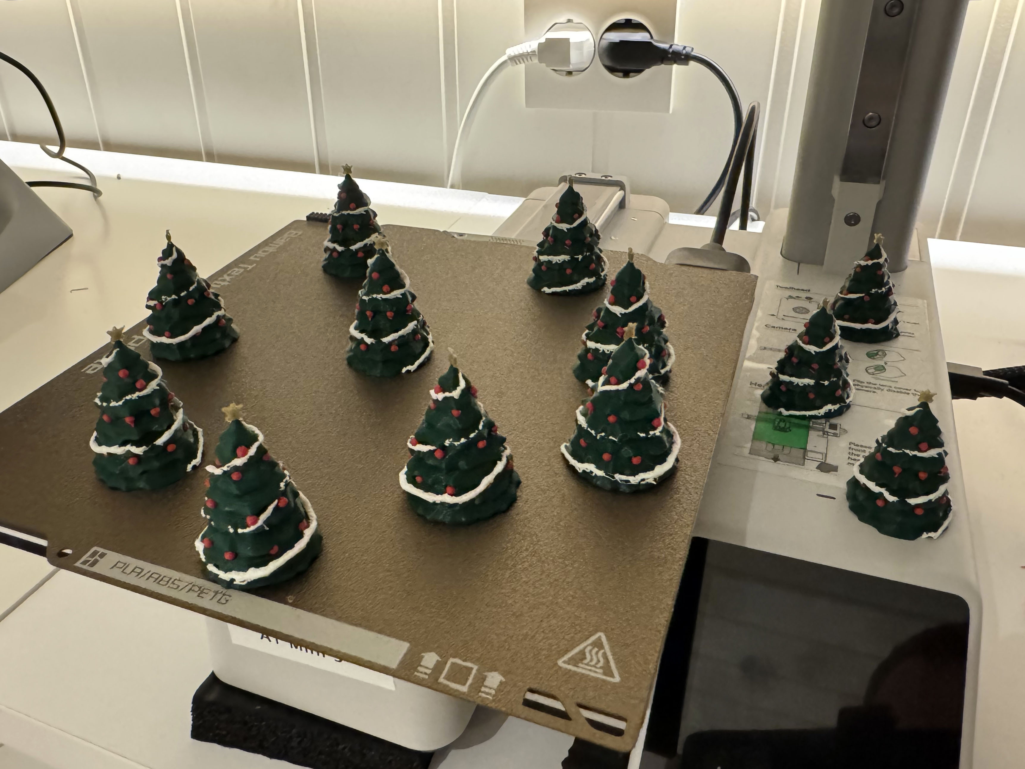 Tiny Decorated Christmas Trees — miniatura 2