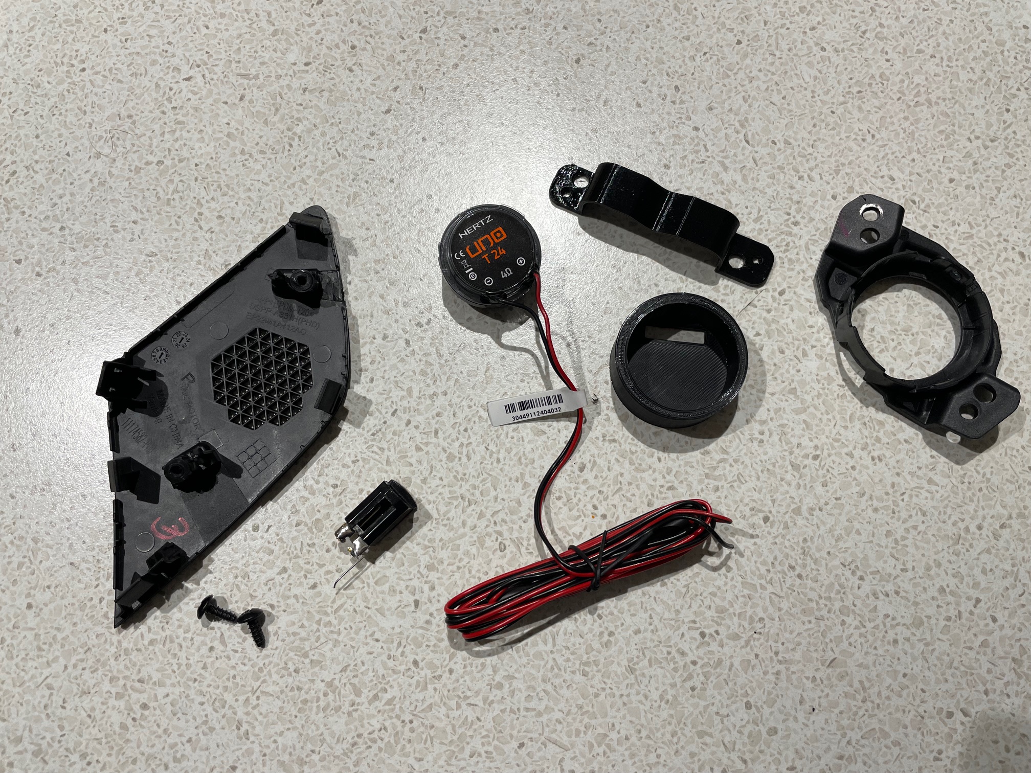Miniatura 3 do modelo 3D MG4 Tweeter Bracket and Mount