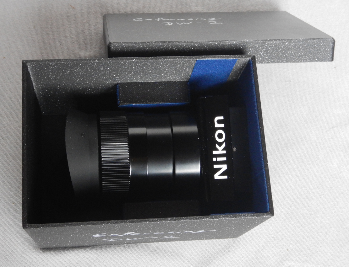 Nikon Schachtel für 6x Lupensucher DW-2; Nikon box for 6x magnifying viewfinder DW-2