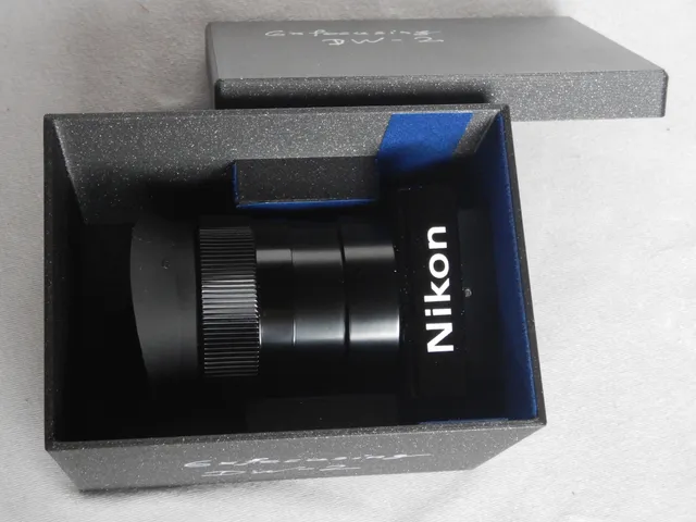 Nikon Schachtel für 6x Lupensucher DW-2; Nikon box for 6x magnifying viewfinder DW-2