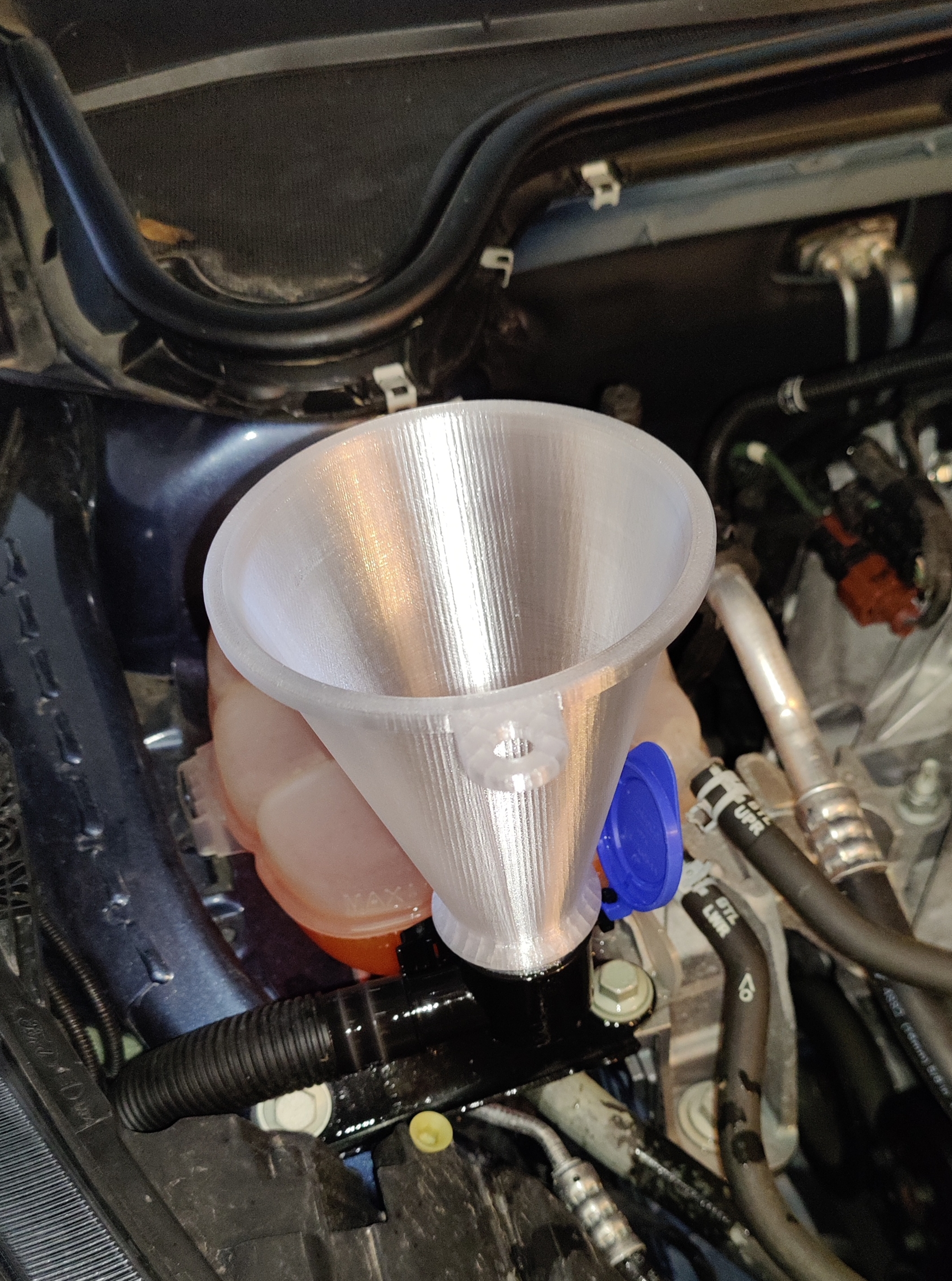 Trichter für Wischwasser Ford Focus Modell 2021/ Funnel for wiper fluid Ford Focus model 2021