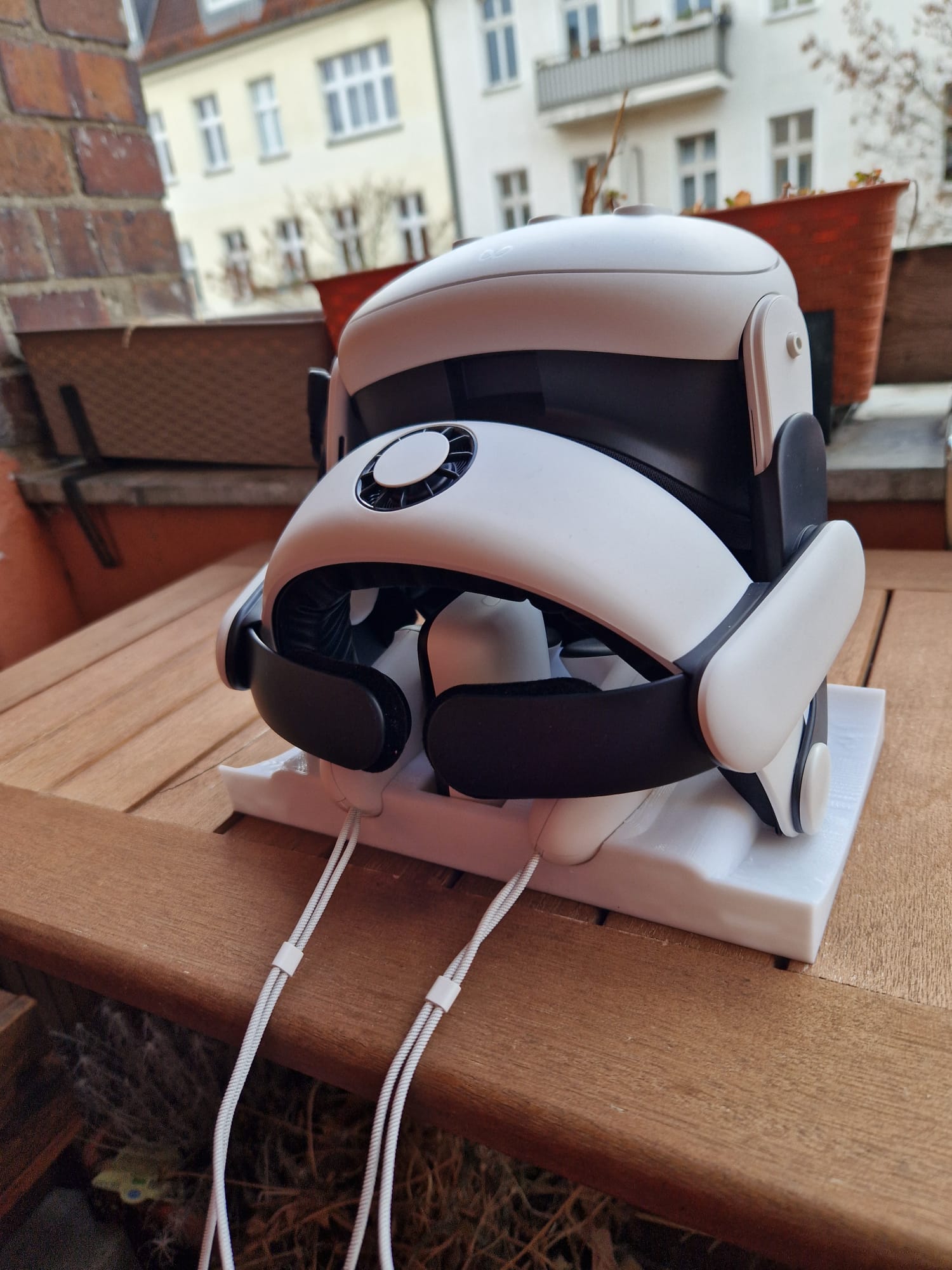 Quest 3 - BOBO VR S3pro controller holder dock