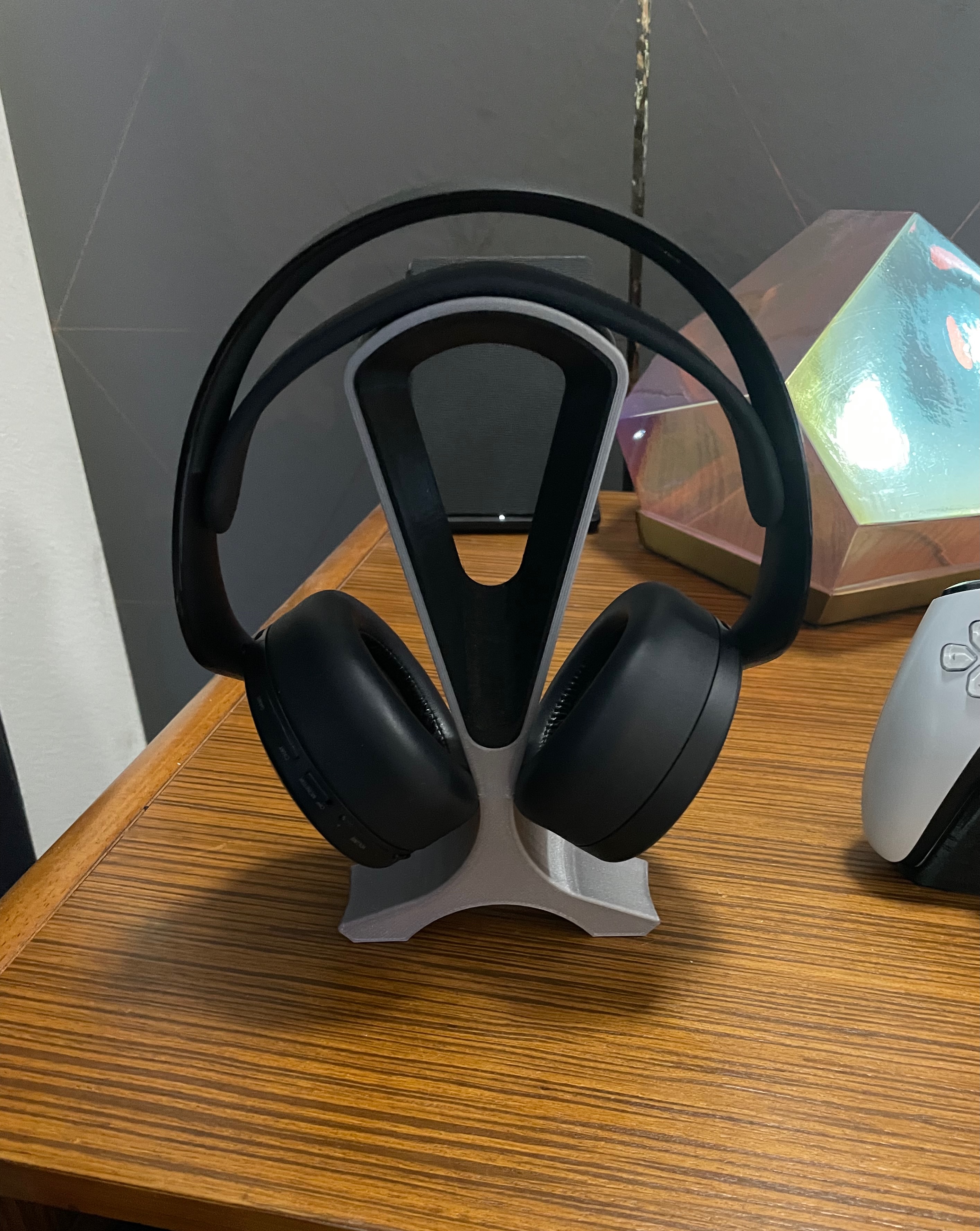 Modern Headphone Stand