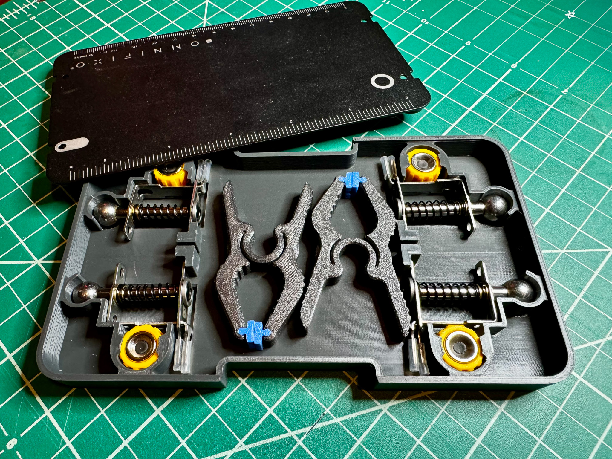 Omnifixo Travel Box 3D model thumbnail