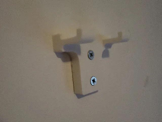 Small dagger wall mount
