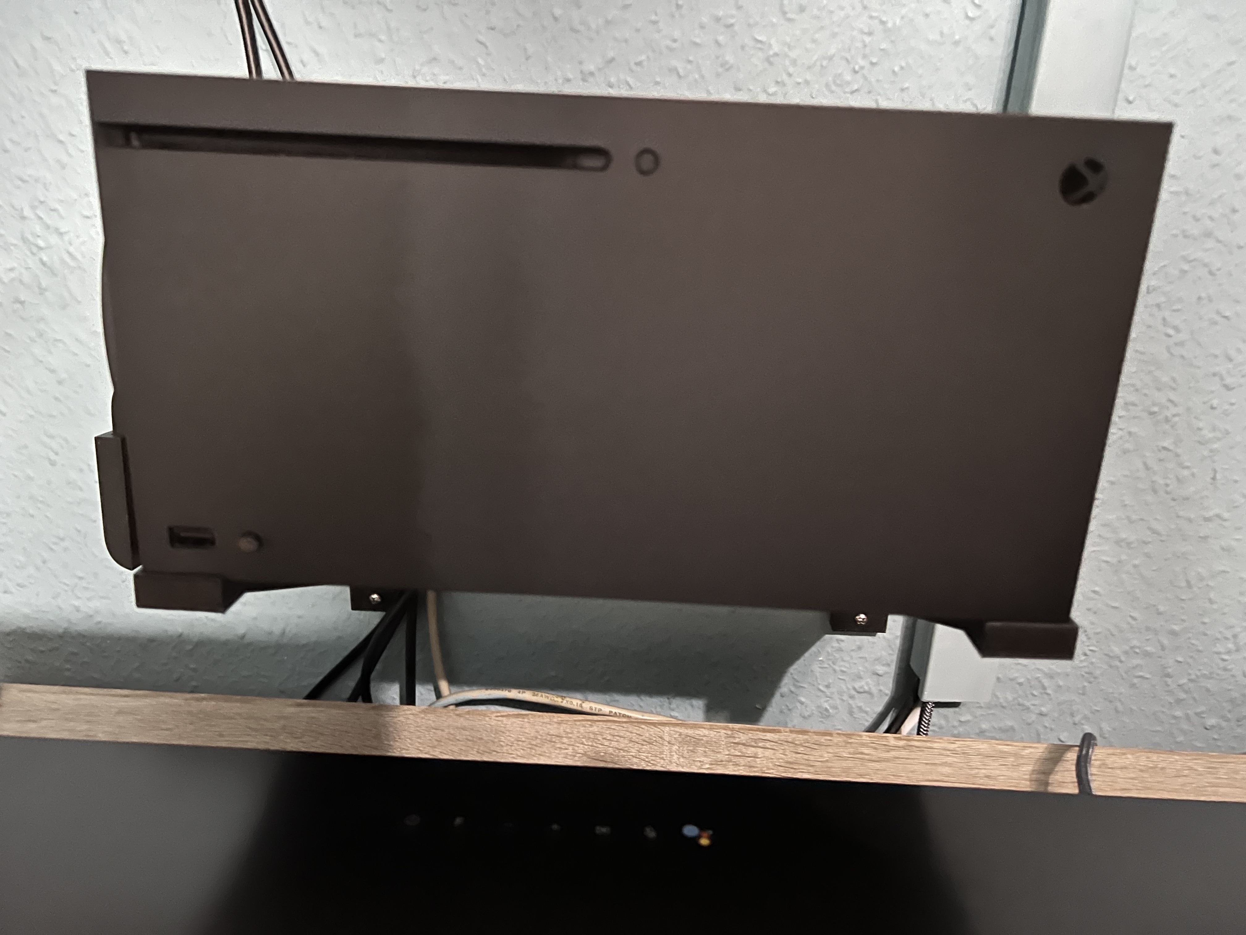 Xbox Series X Wall Mount by Grusel Karren Download free STL model