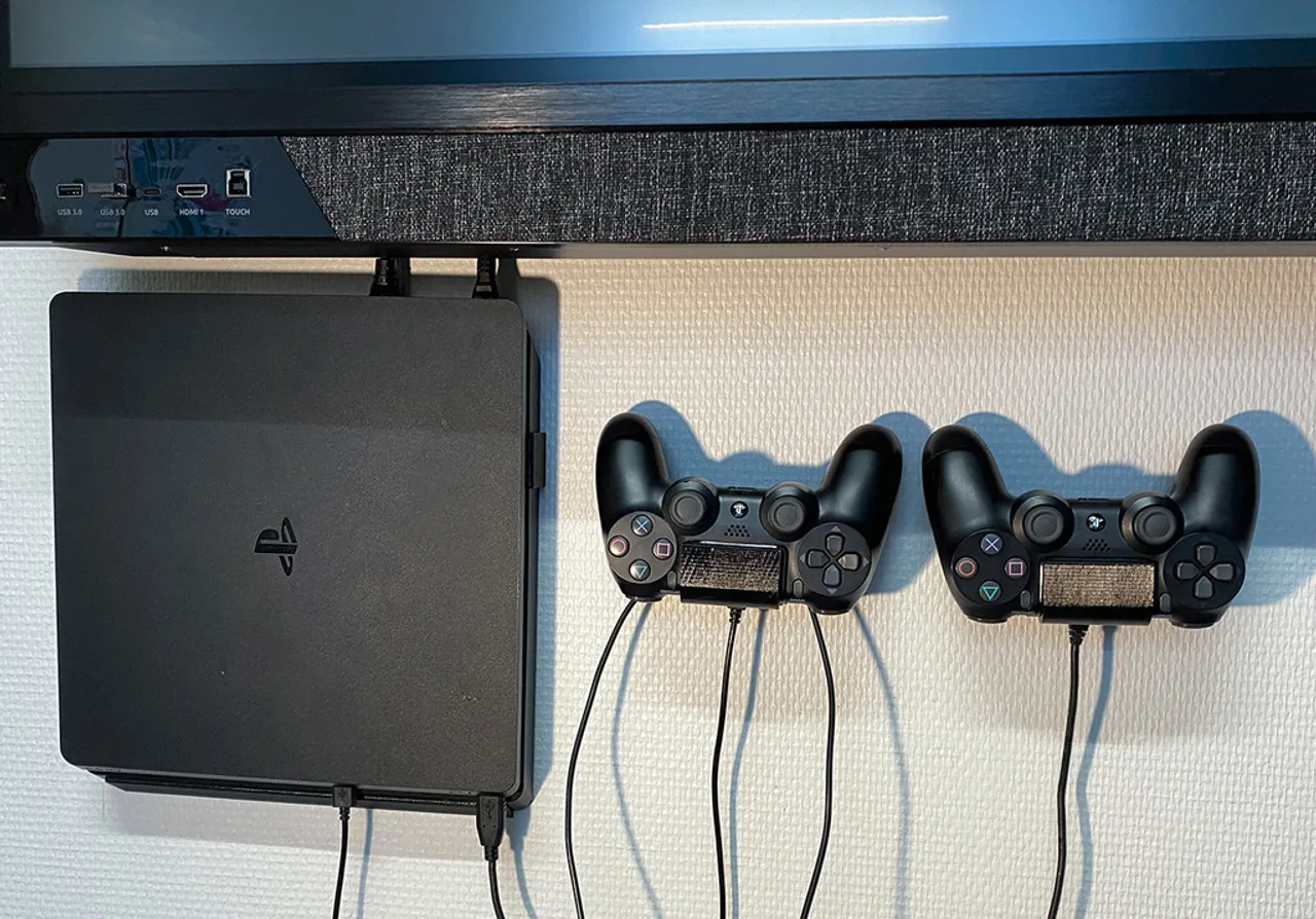 Playstation 4 Controller Wall Mount by m.frank | free STL model |
