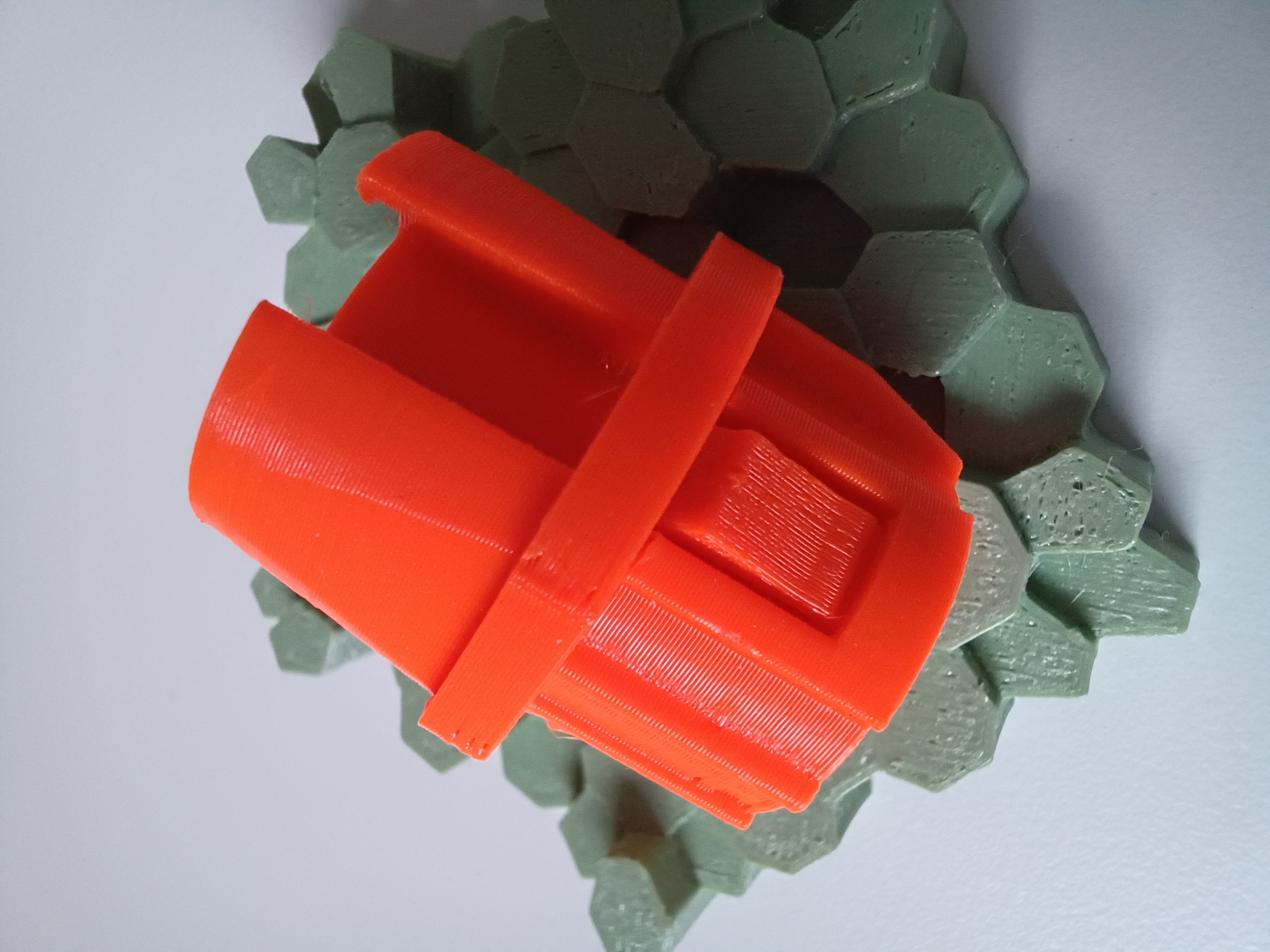 Bonnet buffer to carry the hood of a Dacia Duster from 2011.