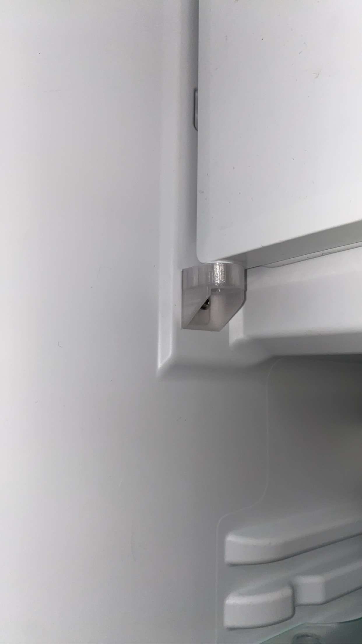 Liebherr fridge freezer hinge