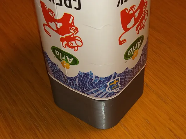 Yoghurt package holder for packages with top cap
