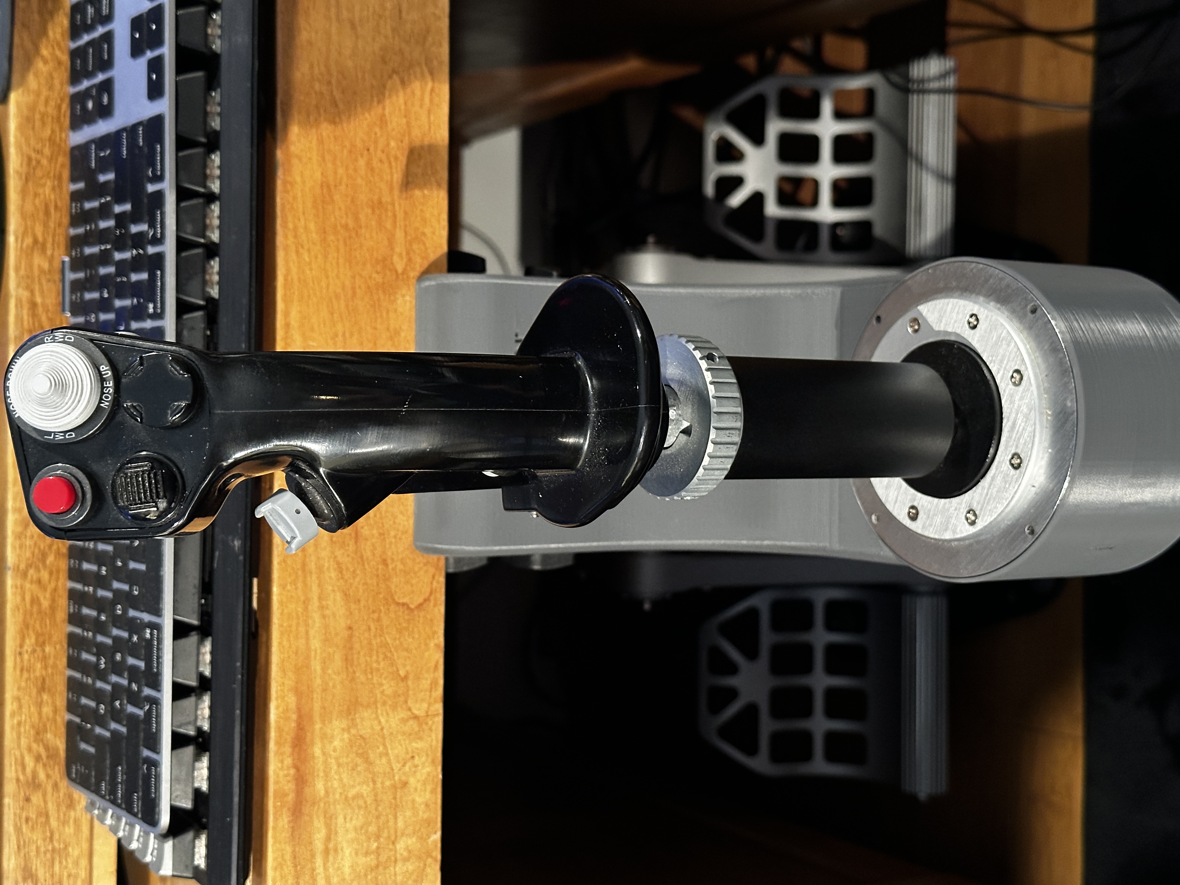 Miniatura 10 do modelo 3D ThrustMaster Warthog Desk/Table Stick Mount