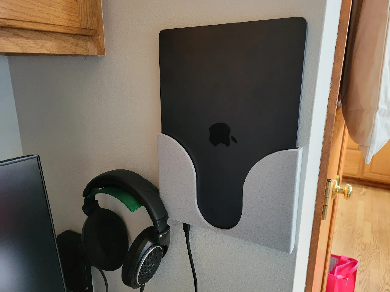 13in M3 Macbook Air Wall Dock by Shabubu | Download free STL model