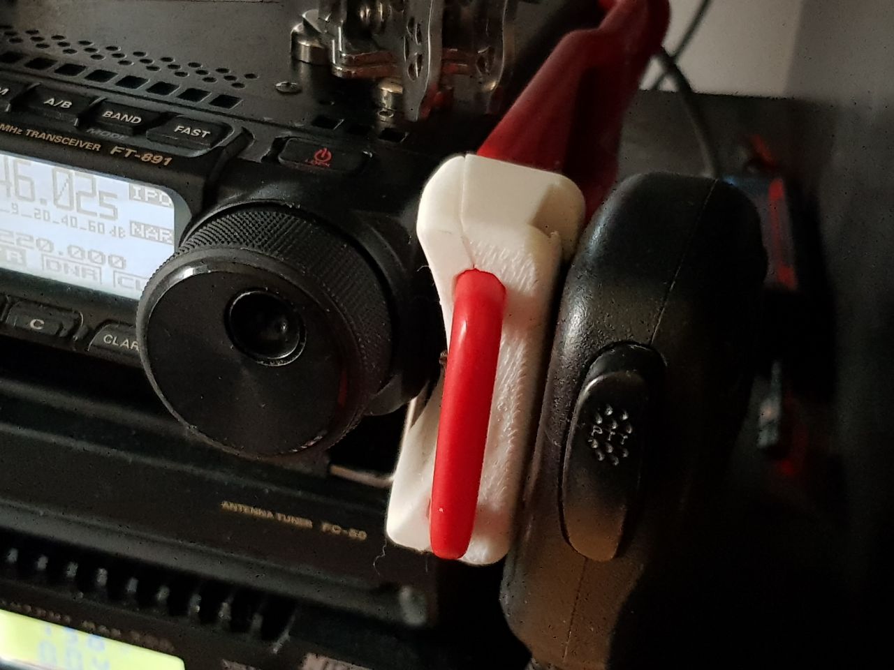 Miniatura 2 do modelo 3D Prototype FT891 mic rails mount