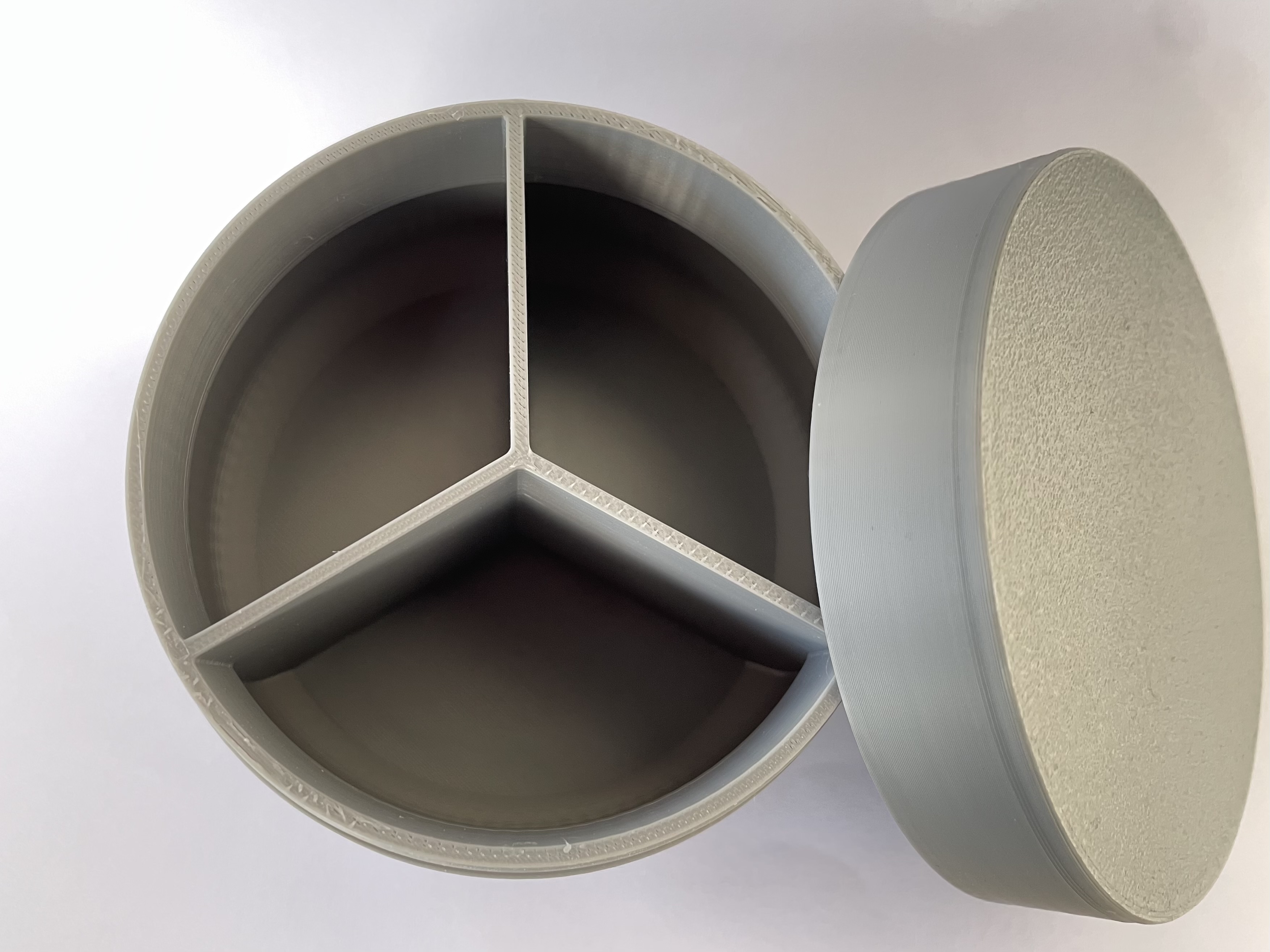 Container with compartments — thumbnail 2