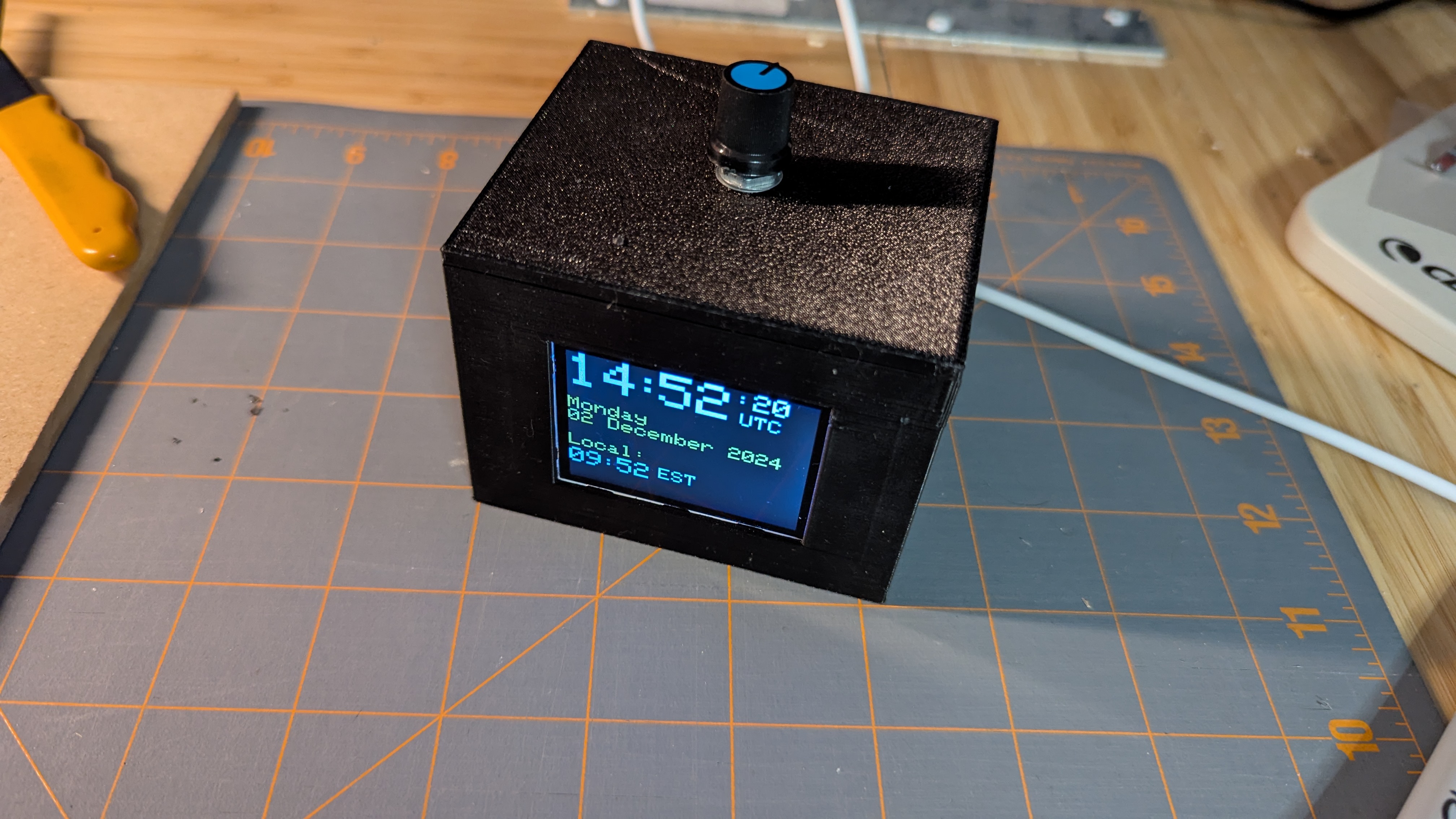 ESP32 S3 Uno Clock w. 2.2 QVGA TFT Display