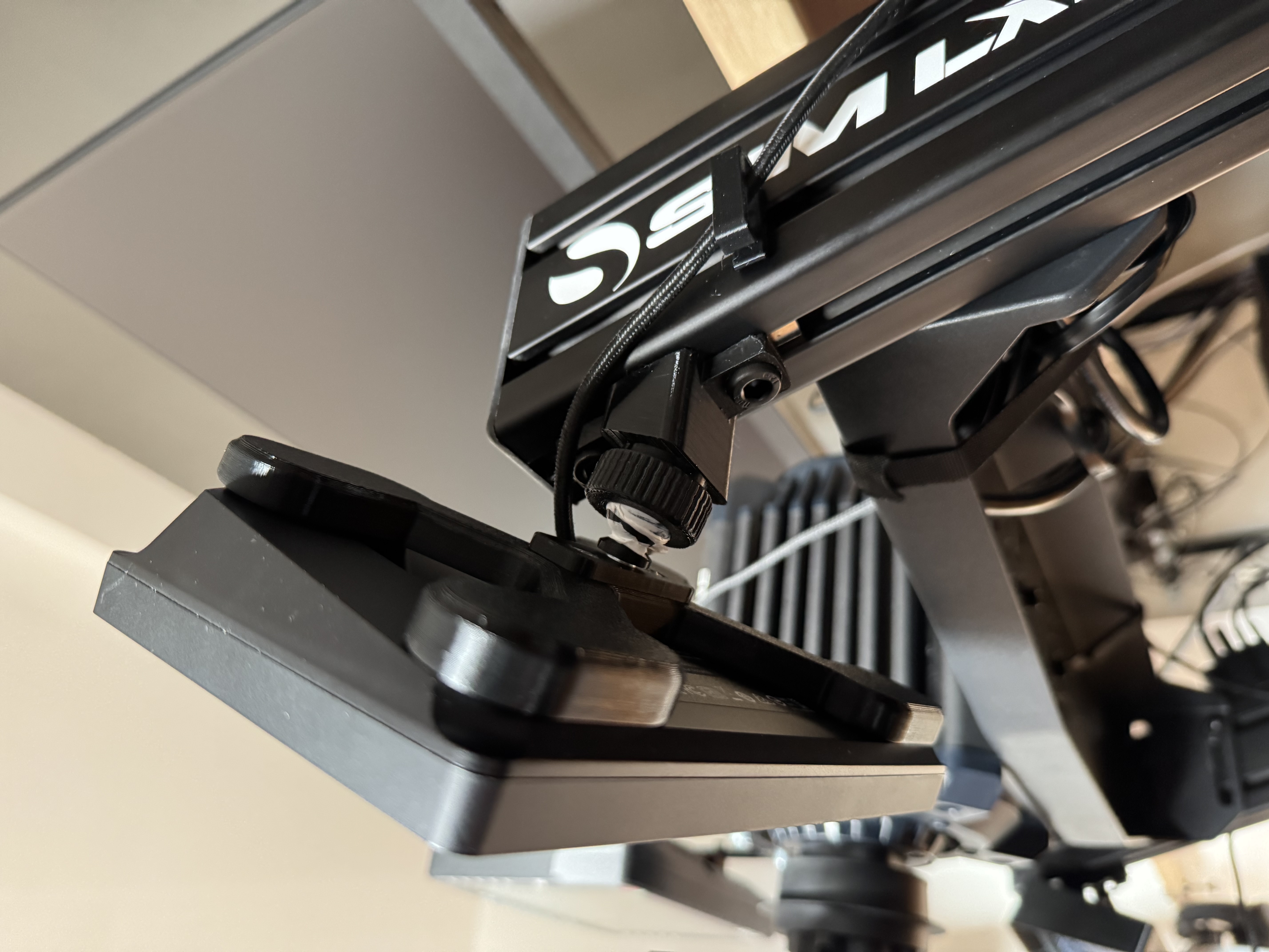 Articulated Stream Deck XL mount for 40 mm aluminum profiles