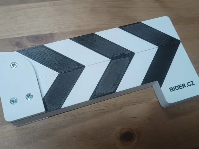 Ergonomic clapper board