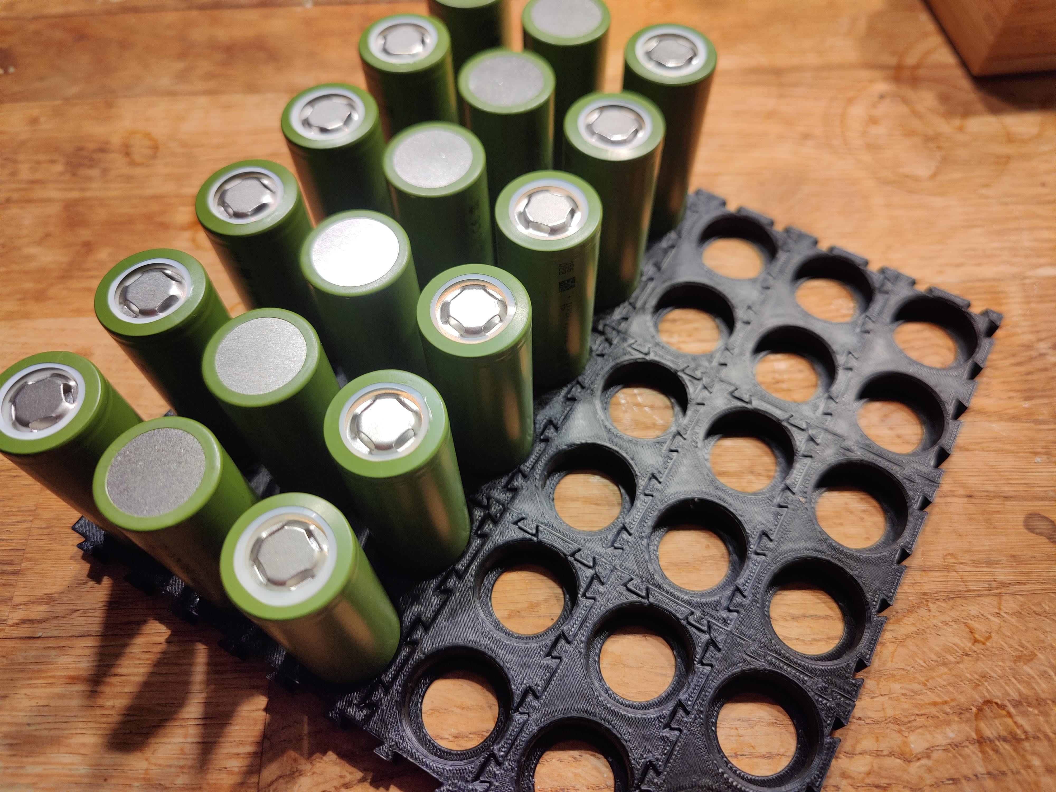 Interlocking 26700/26650 Battery Cell Holder/Grid