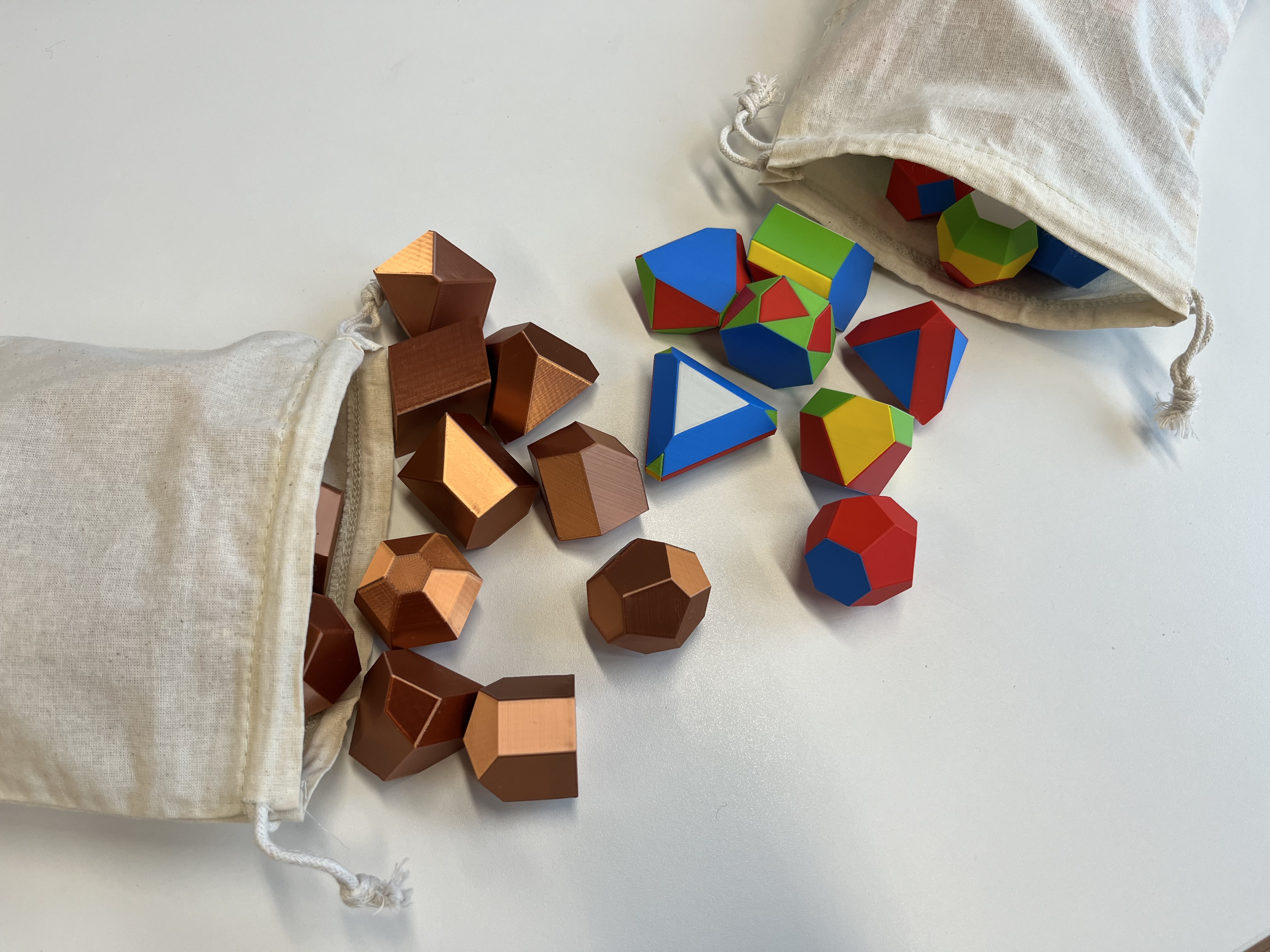 The 32 Crystallographic Point Groups ("didactic" set)