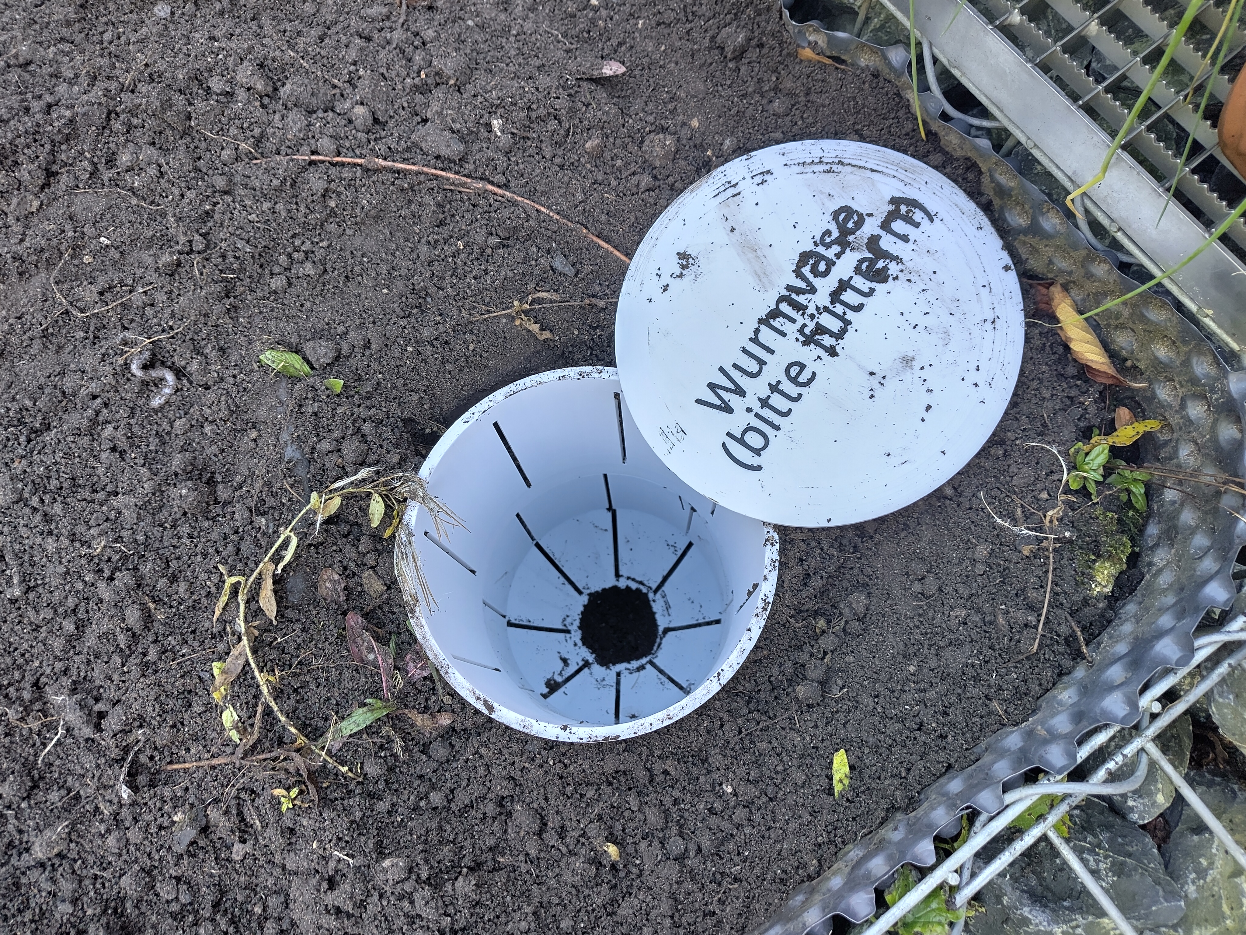 Miniatura 2 do modelo 3D Wormvase Wurmvase Beet Composter