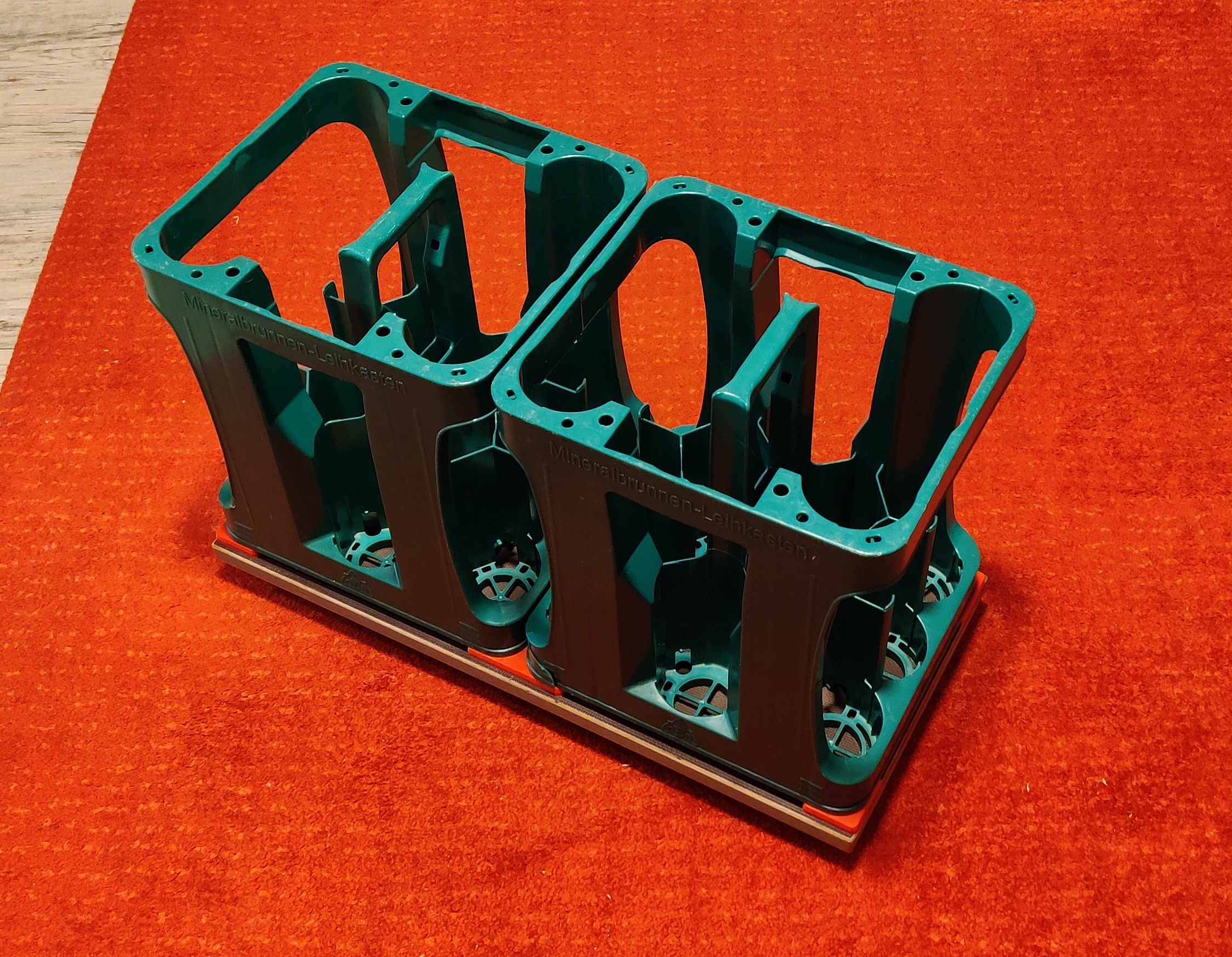 Guides for a beverage crate roller board / Getränkekistenrollbrett