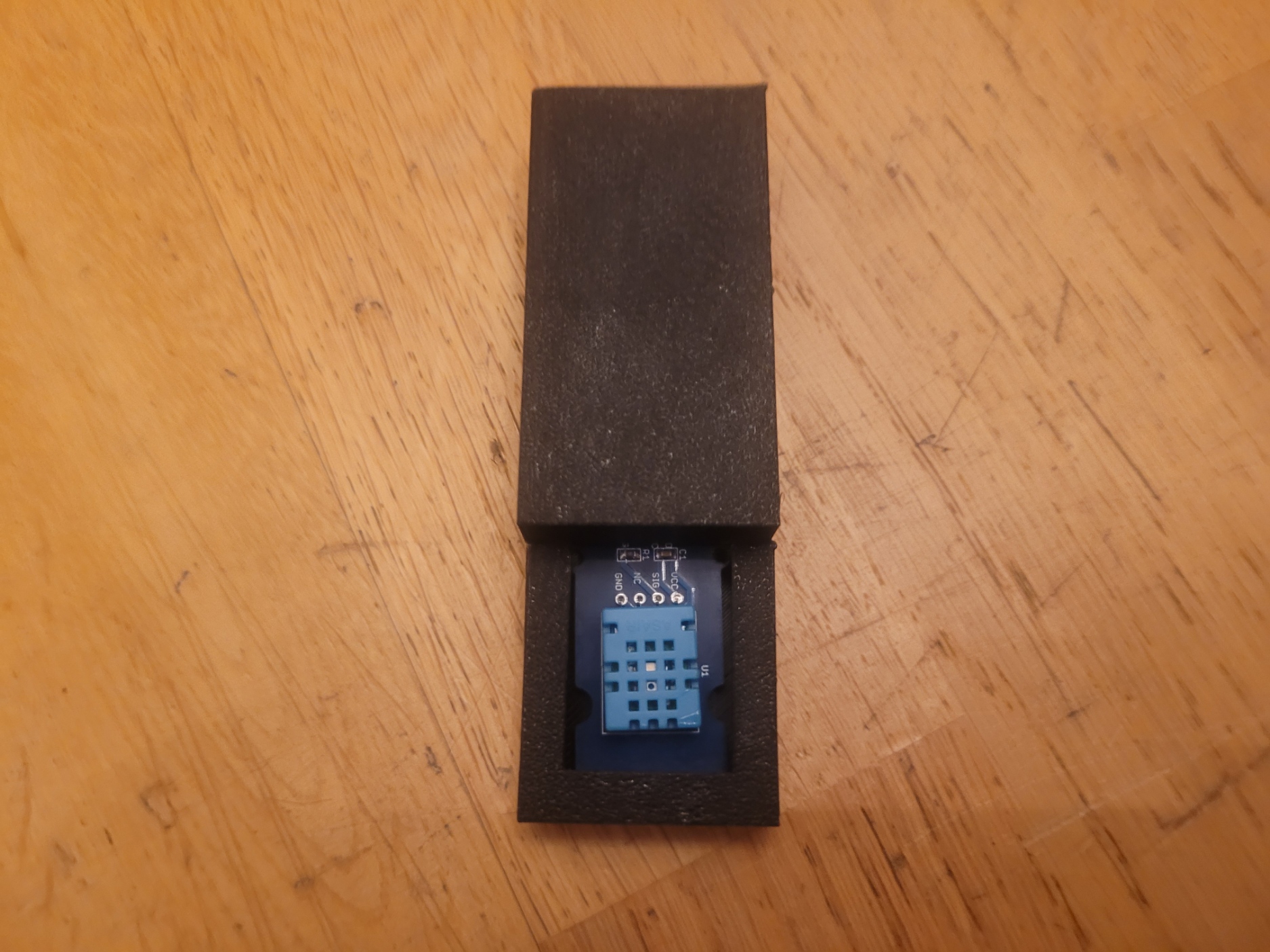 Esp-32 and DHT11 Case — thumbnail 2