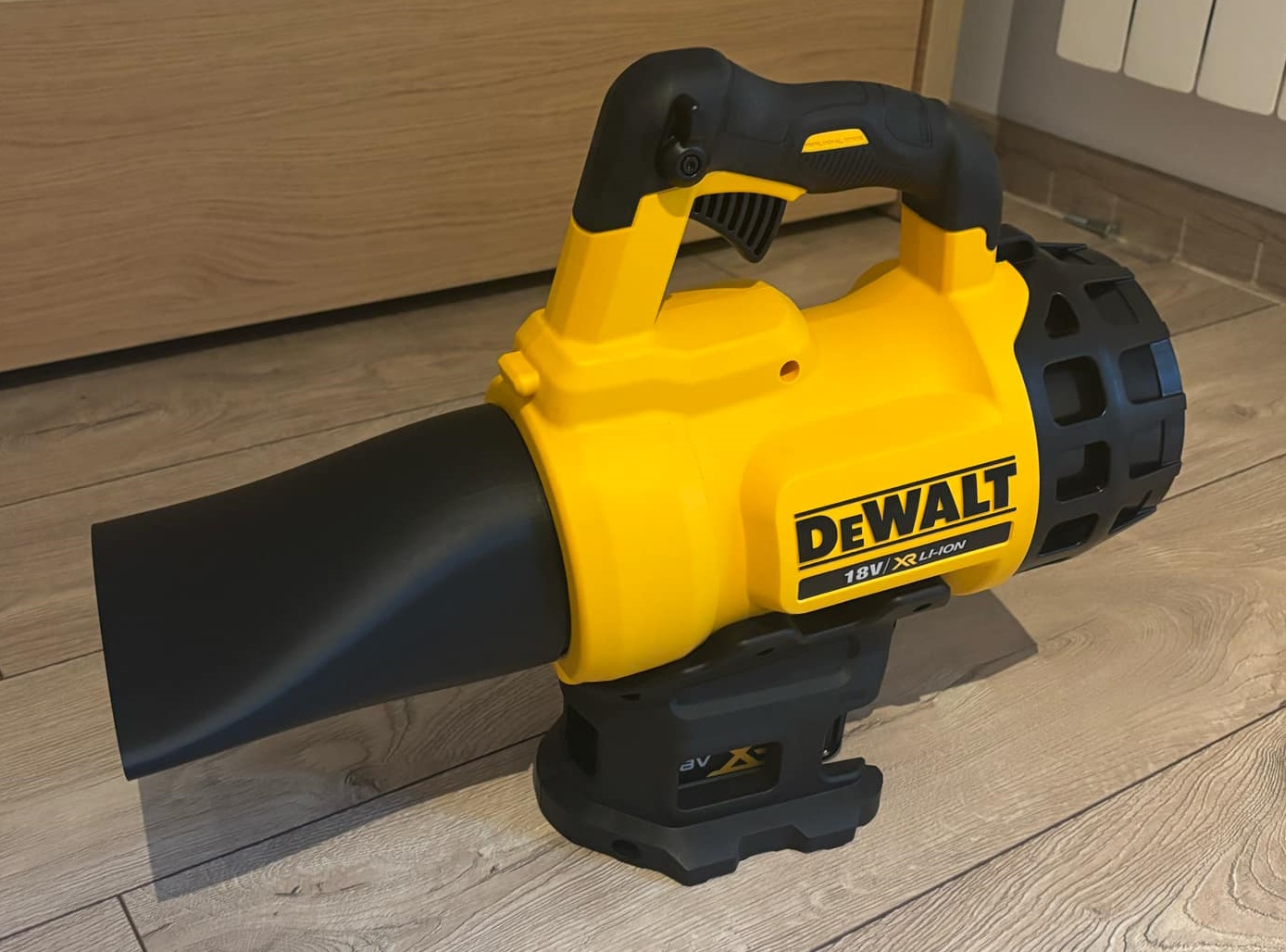 Dewalt DCM562 leaf blower nozzle