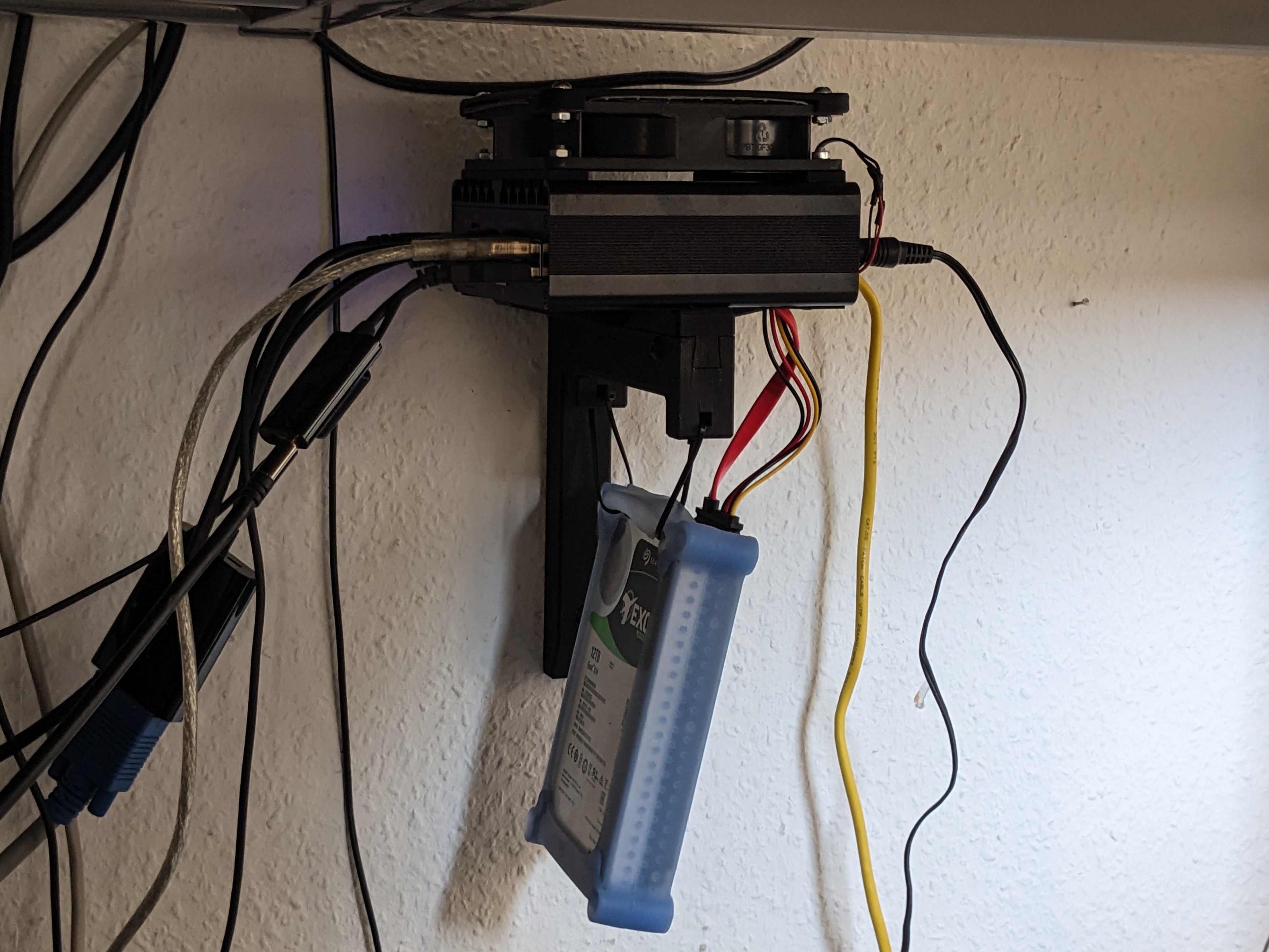 Wall mount for "Topton Firewall Soft Router N100"