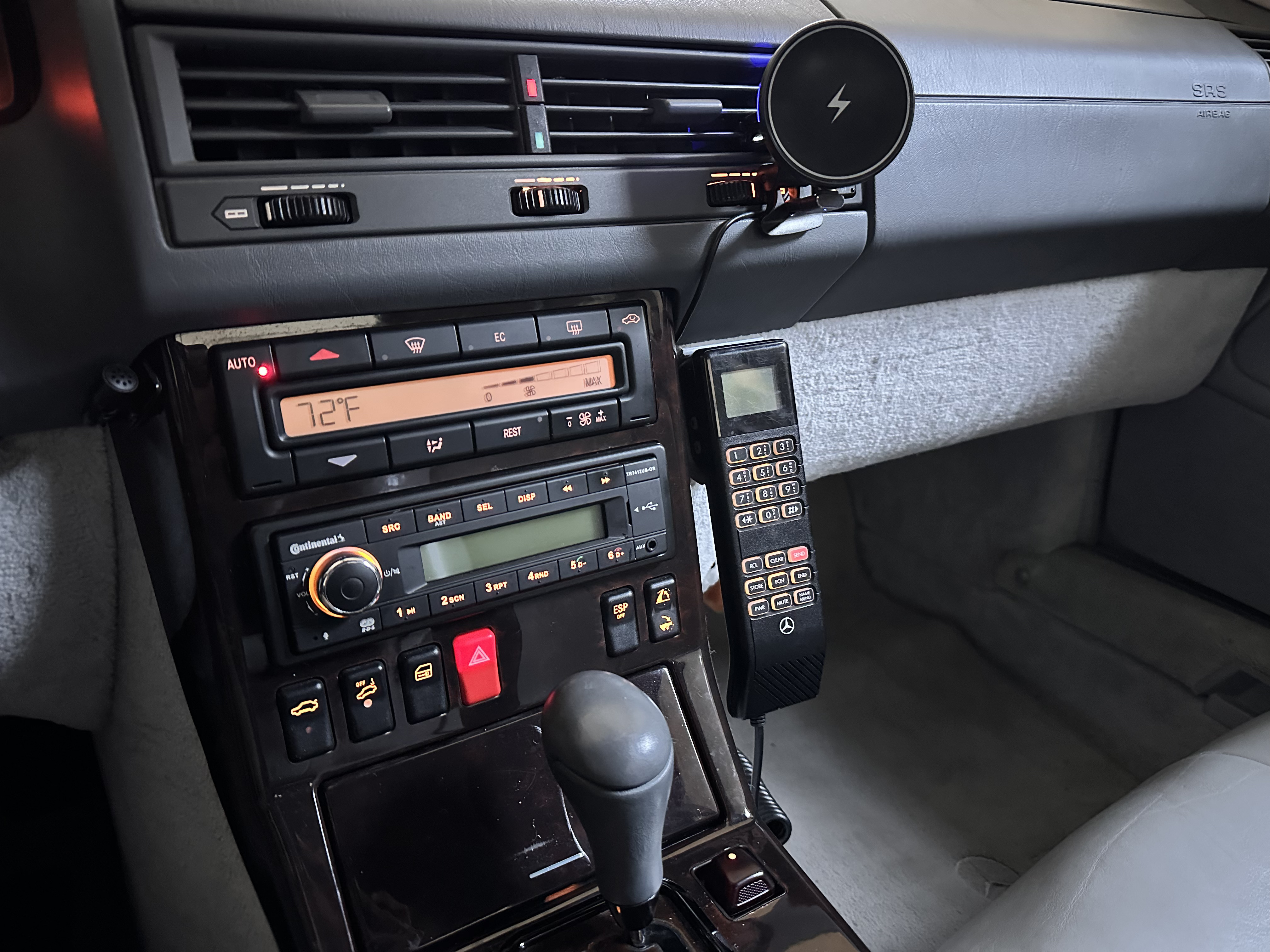 Mercedes R129-02 Old School phone mount