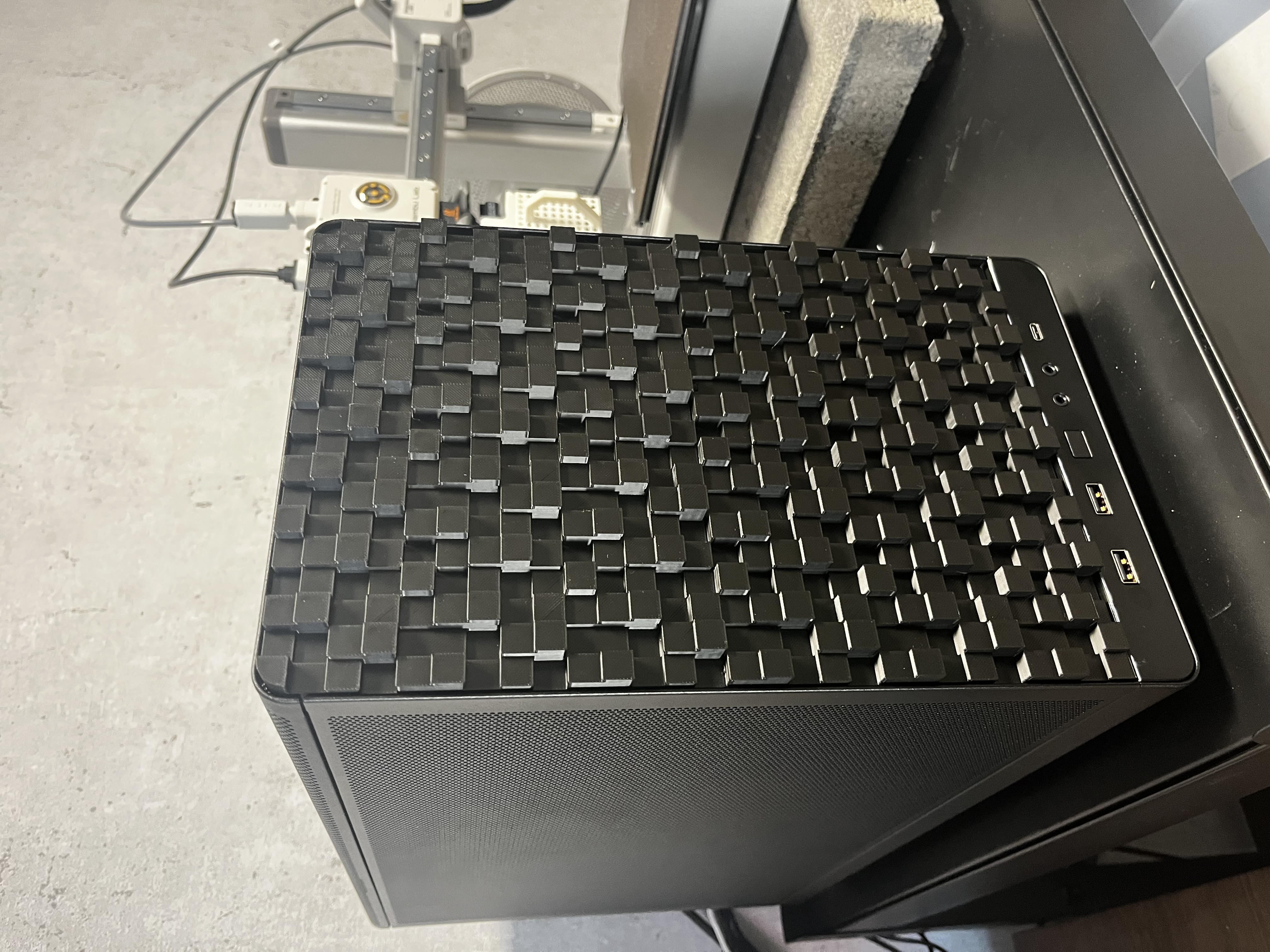Lian Li x Dan A3 front cover diffusor style