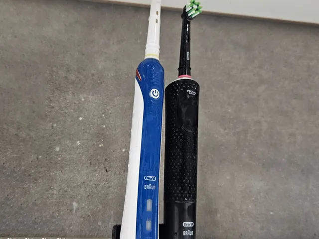 Oral B stand for 2, 3 and 4 teeth brushes