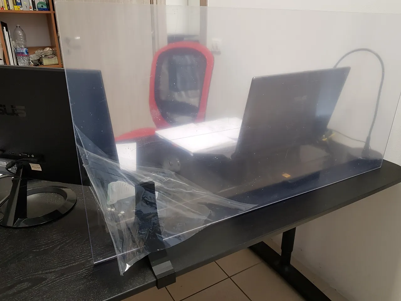 Plexiglass support for desktop Ikea Galant Table - Supporto barriera da  tavolo by TELDON Computer, Download free STL model