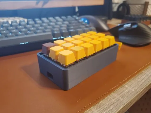 Raspberry Pi Pico 18-Key Macro Pad