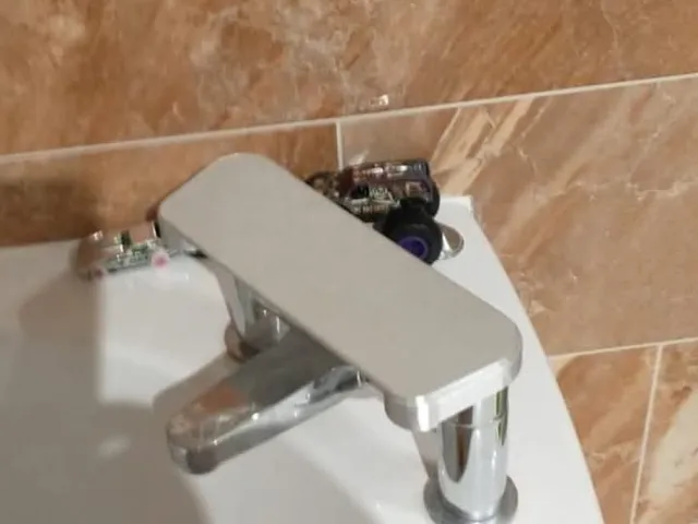 This is a tap clamp to stop small children turning on bath taps and scalding themselves etc