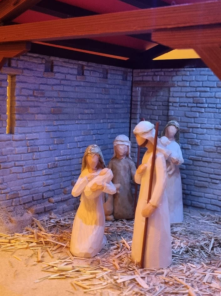 Deluxe Nativity Stable / Creche — miniatura 5