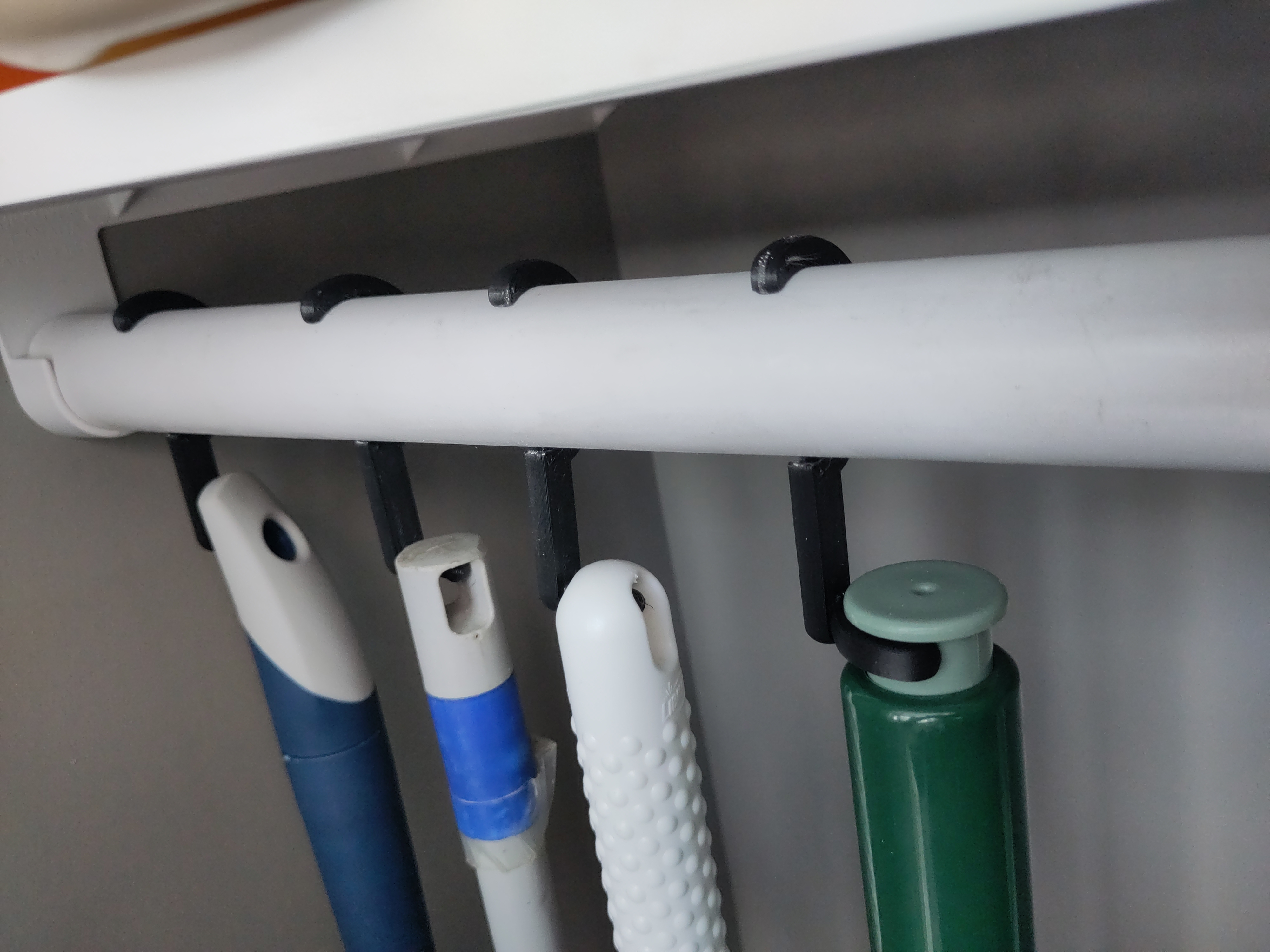 BatFeet - Space-Efficient Broom Hangers (Parametric)